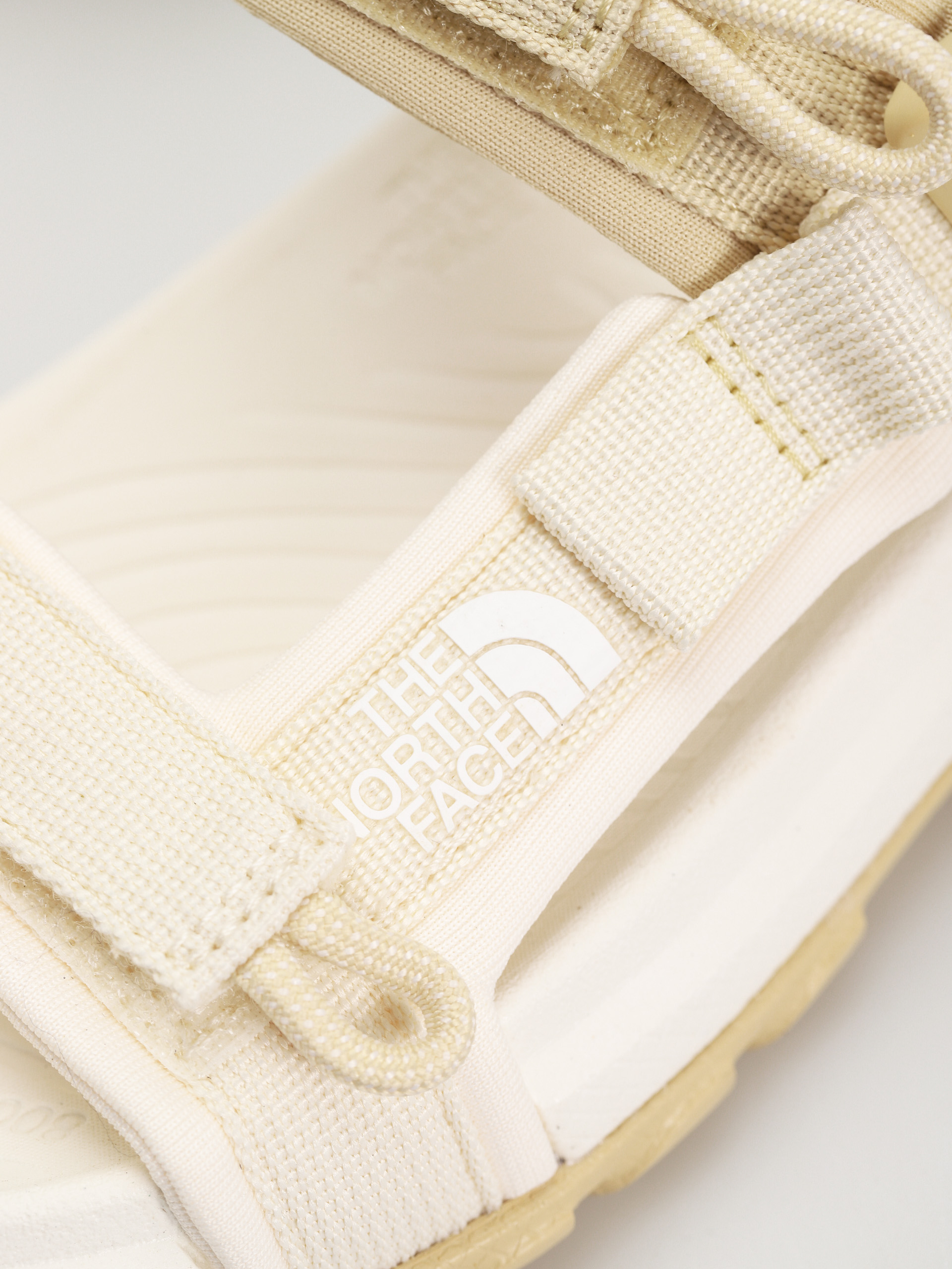 The North Face Explore Camp Wmn Szandálok (white dune/gravel)