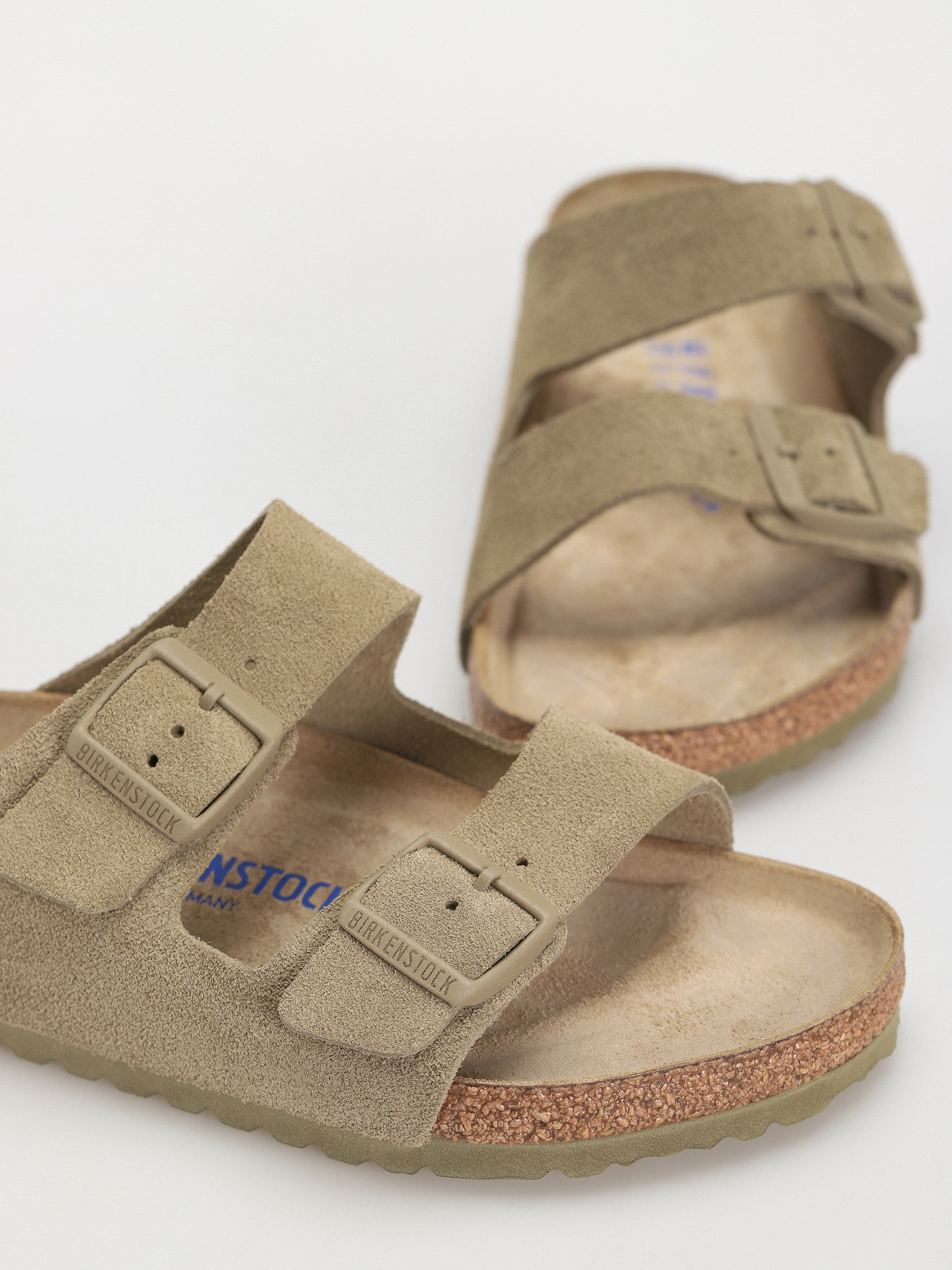 Flip-flop papucsok Birkenstock Arizona Suede Leather Regular (faded khaki)