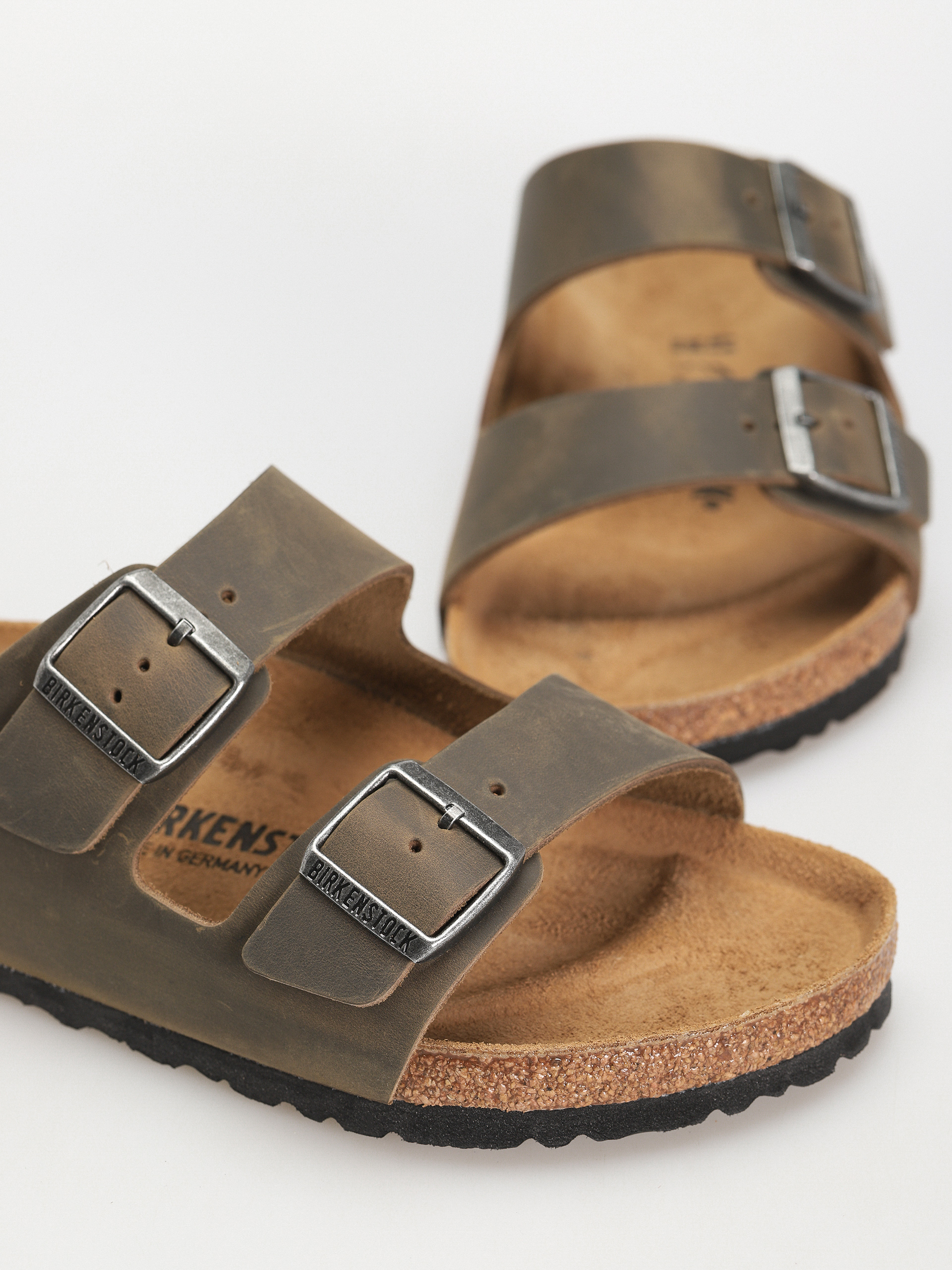 Flip-flop papucsok Birkenstock Arizona Oiled Leather Regular (faded khaki)