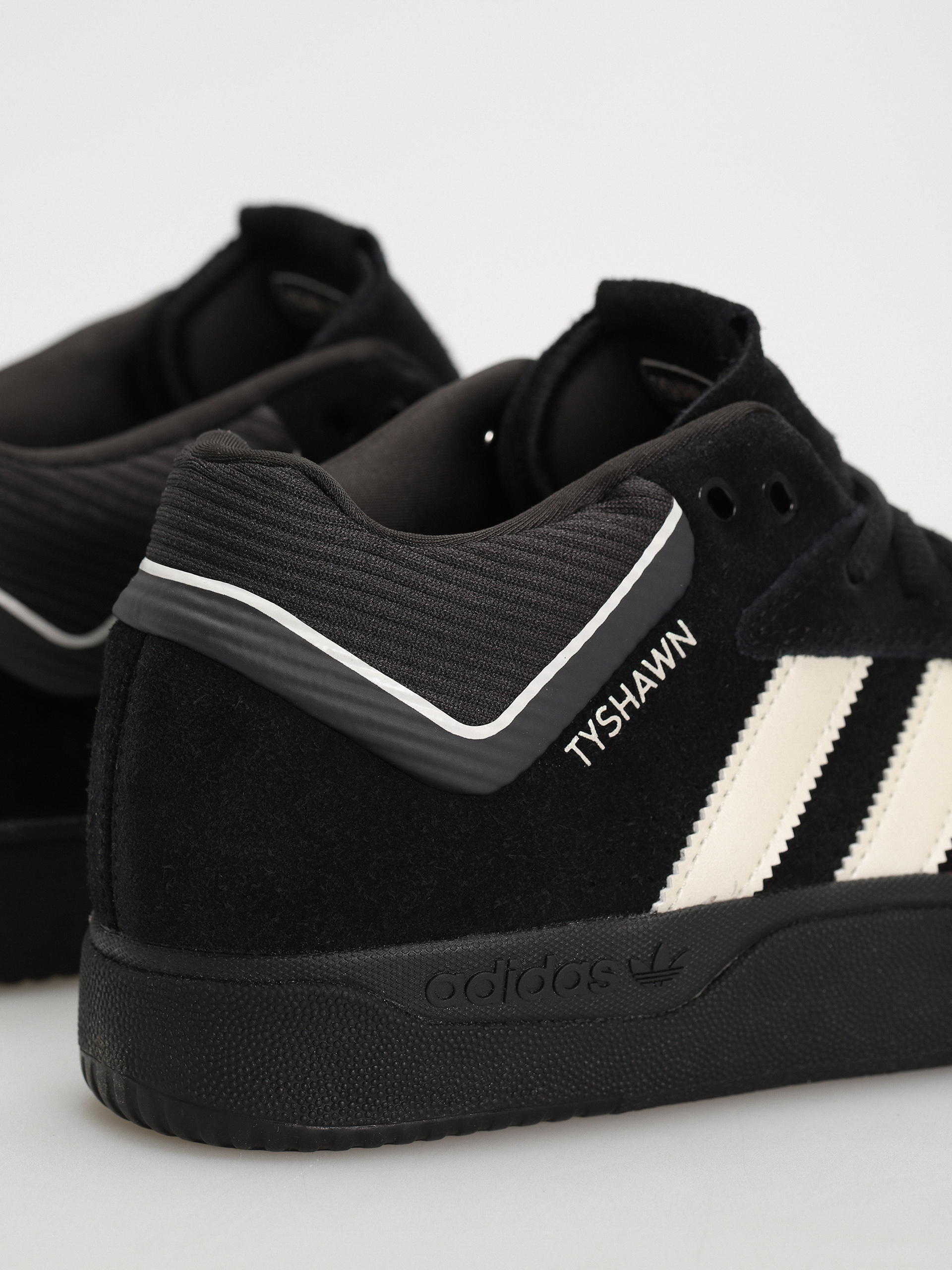 adidas Tyshawn Cipők (cblack/zeromt/spark)