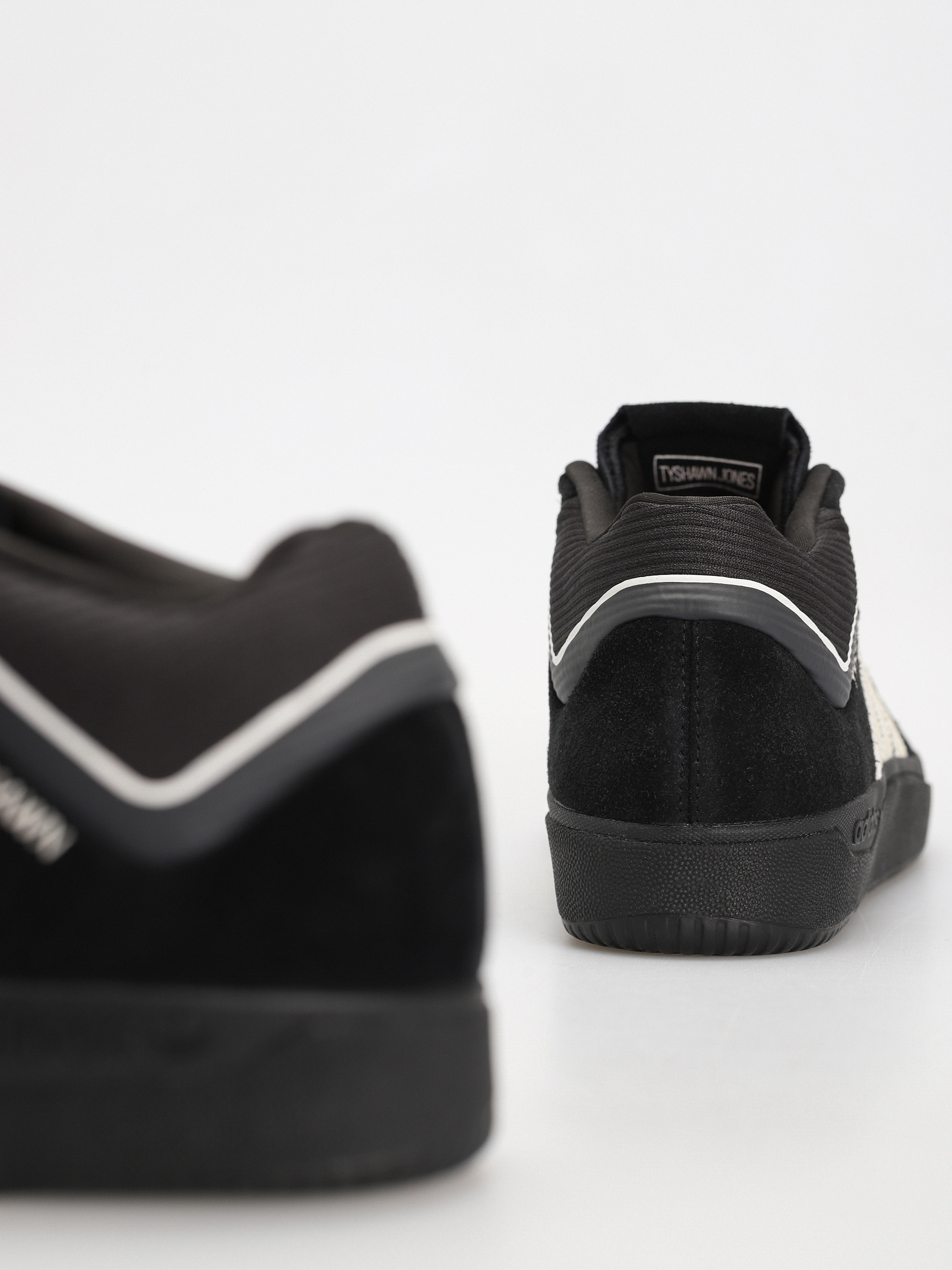 adidas Tyshawn Cipők (cblack/zeromt/spark)