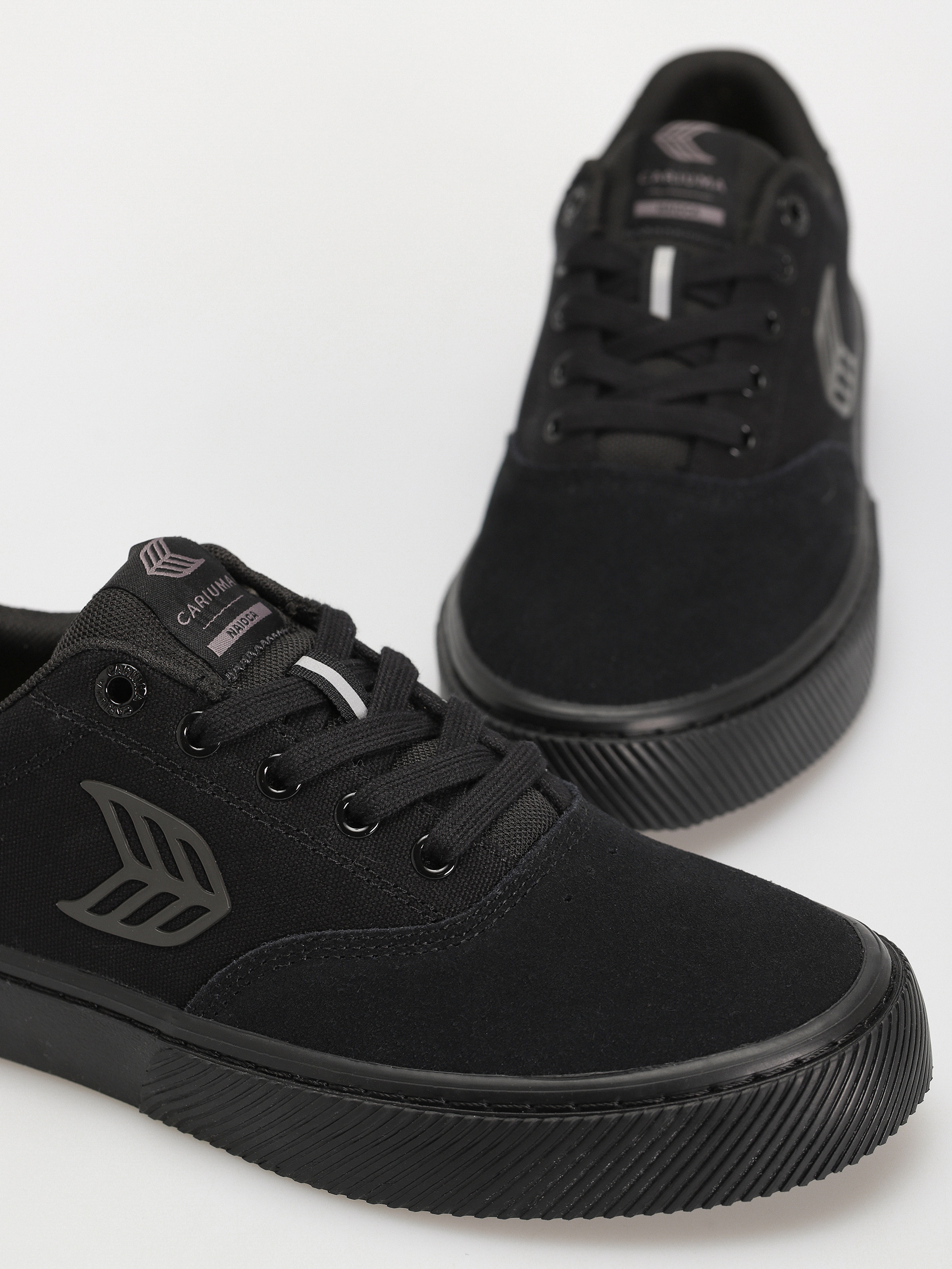 Cariuma Naioca Pro Cipők (all black/ash grey)