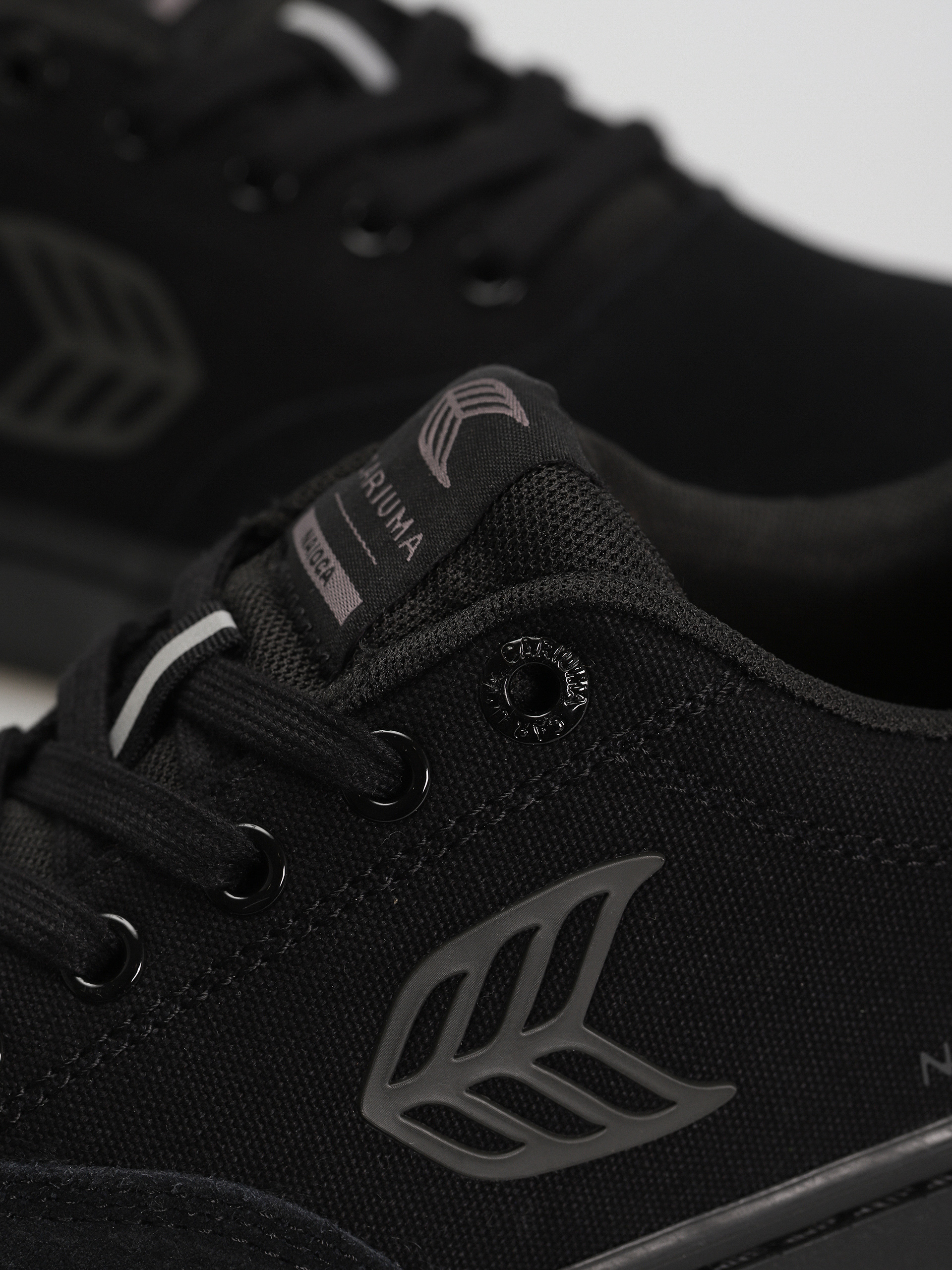 Cariuma Naioca Pro Cipők (all black/ash grey)