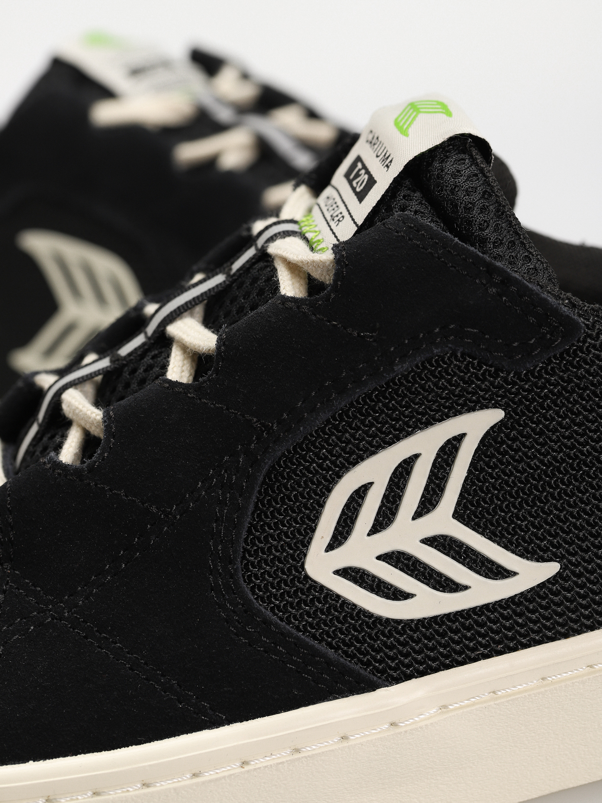 Cariuma T20 Pro Cipők (black/ivory)