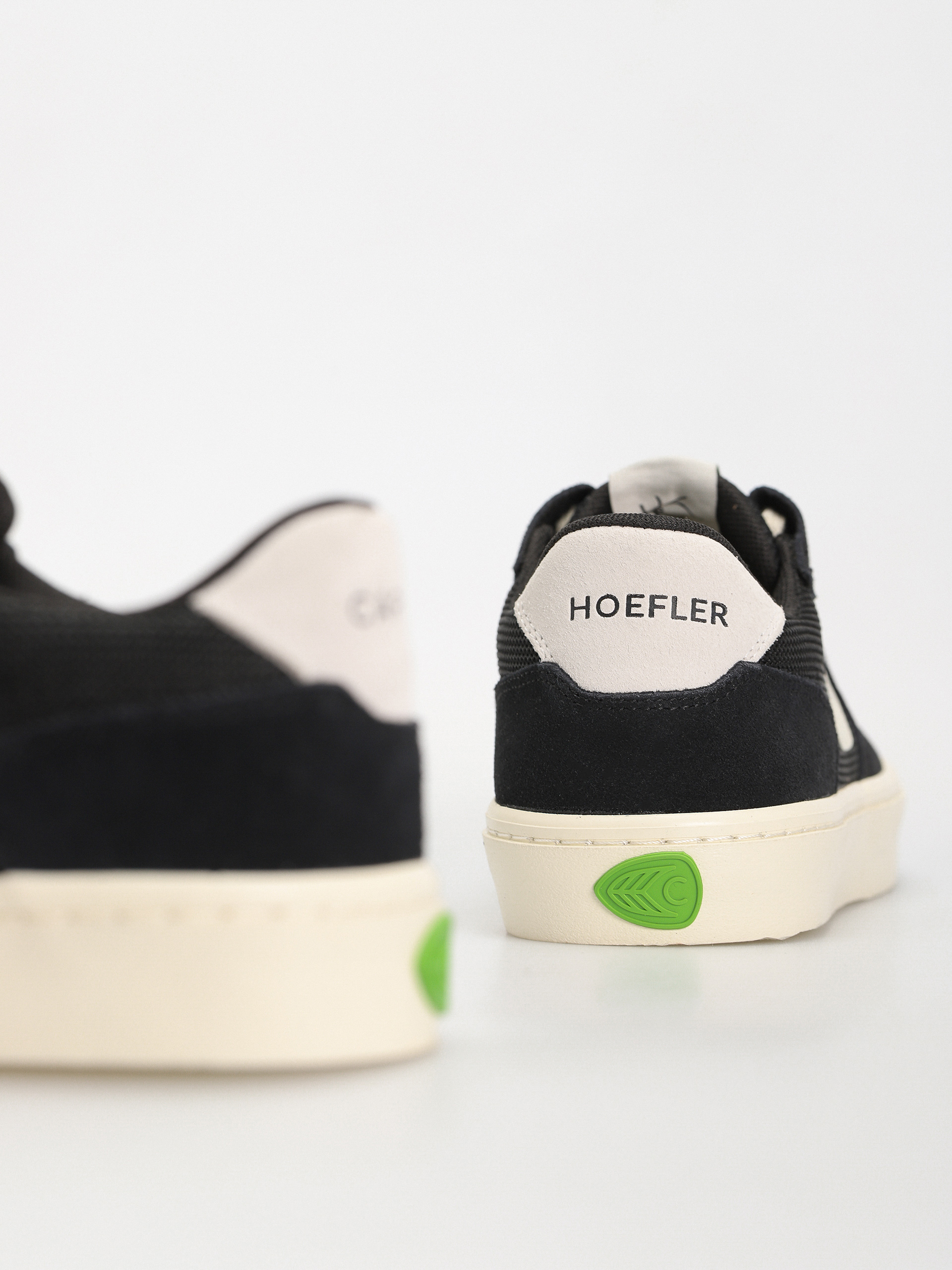 Cariuma T20 Pro Cipők (black/ivory)