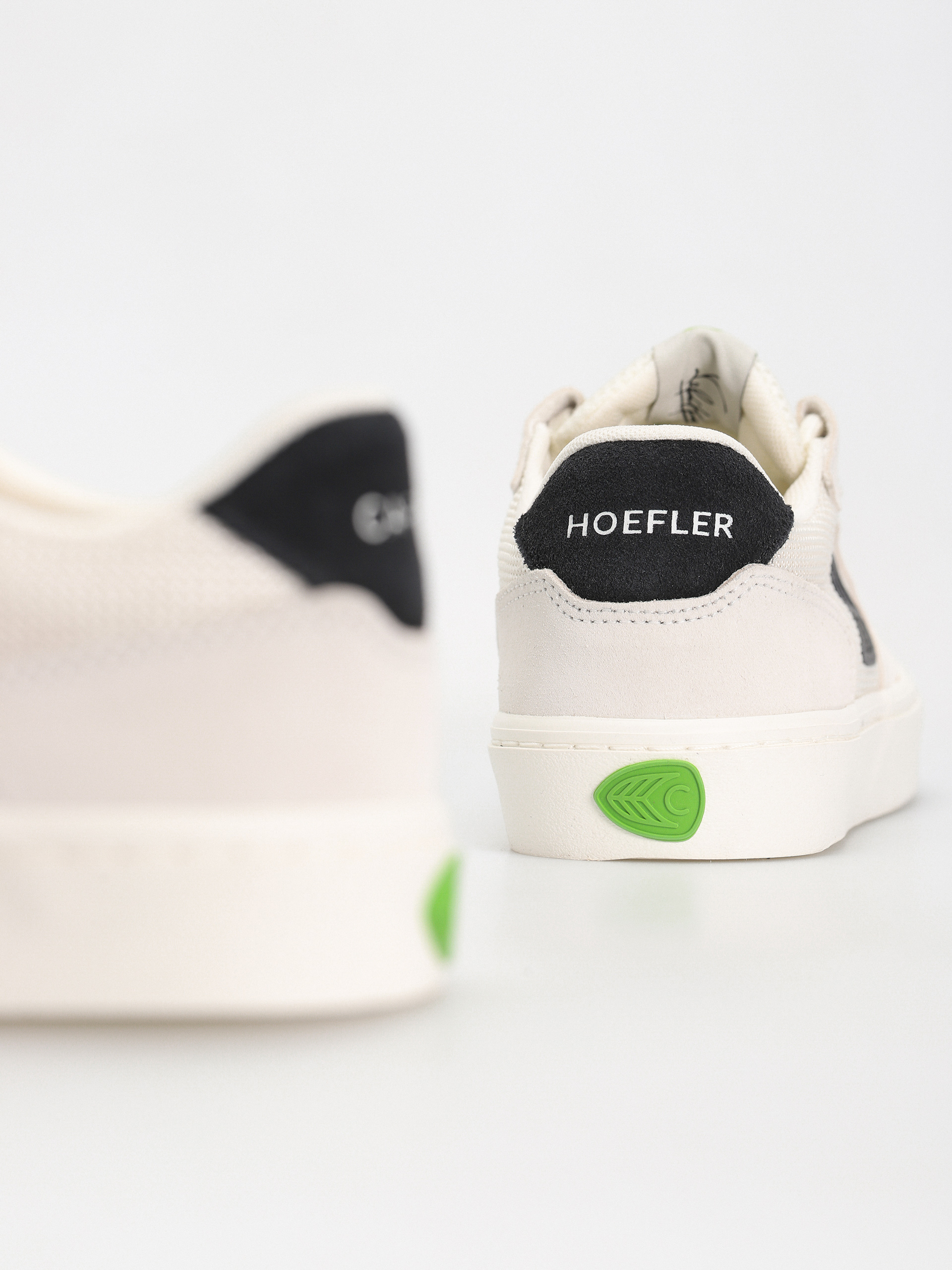 Cariuma T20 Pro Cipők (off white vintage/black)