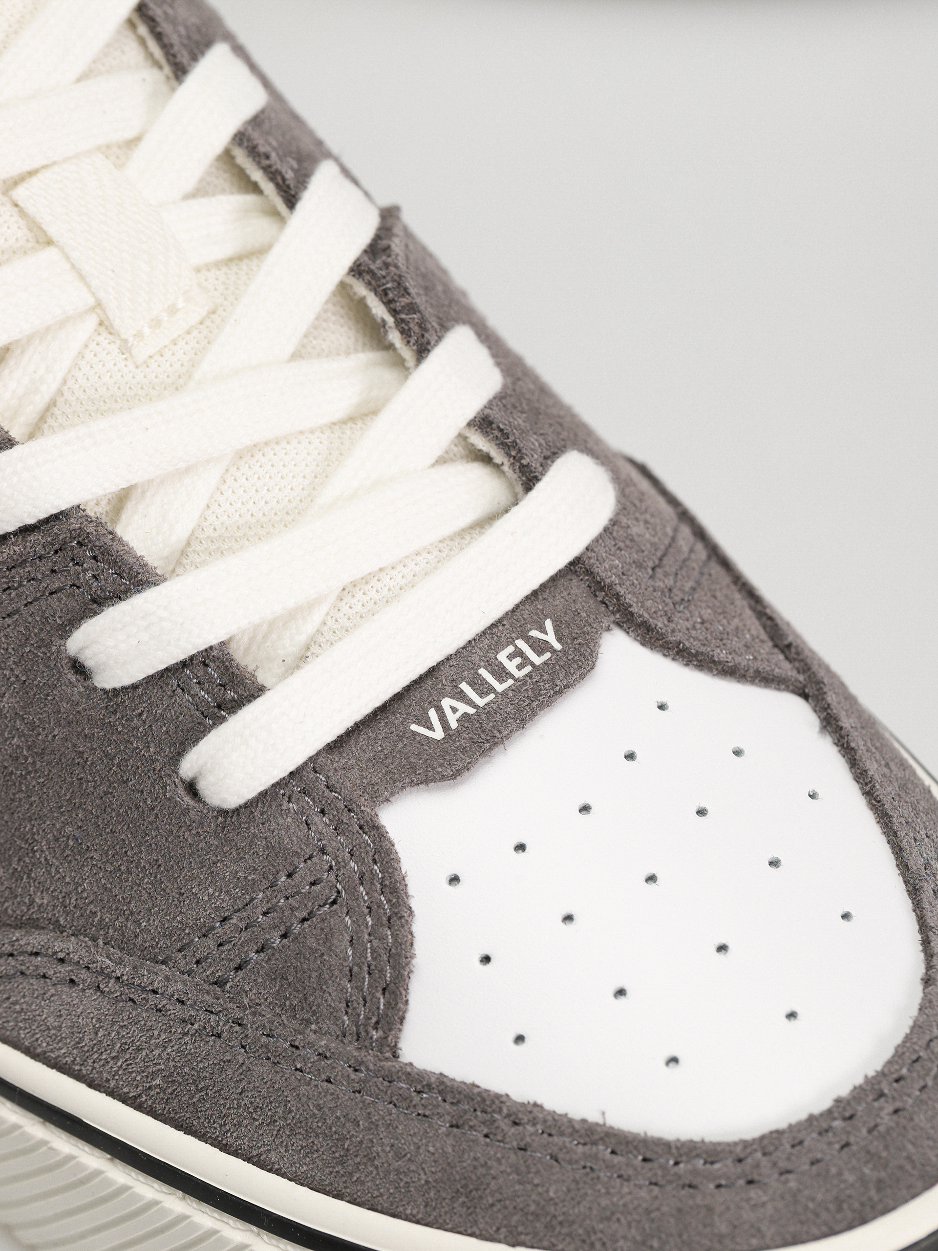 Cariuma Vallely Pro Cipők (off white/charcoal grey)