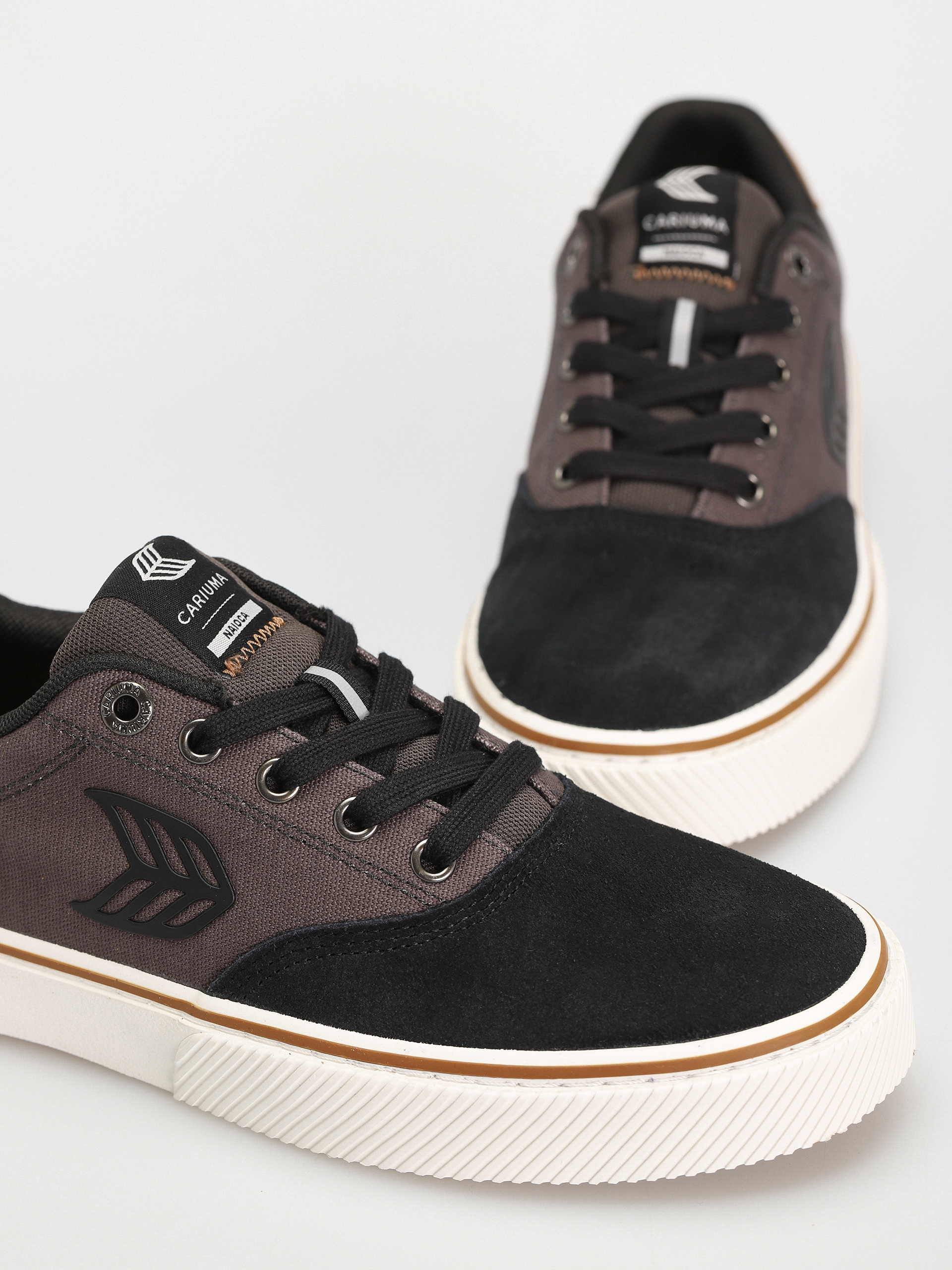 Cariuma Naioca Pro Cipők (jet black/dark grey)