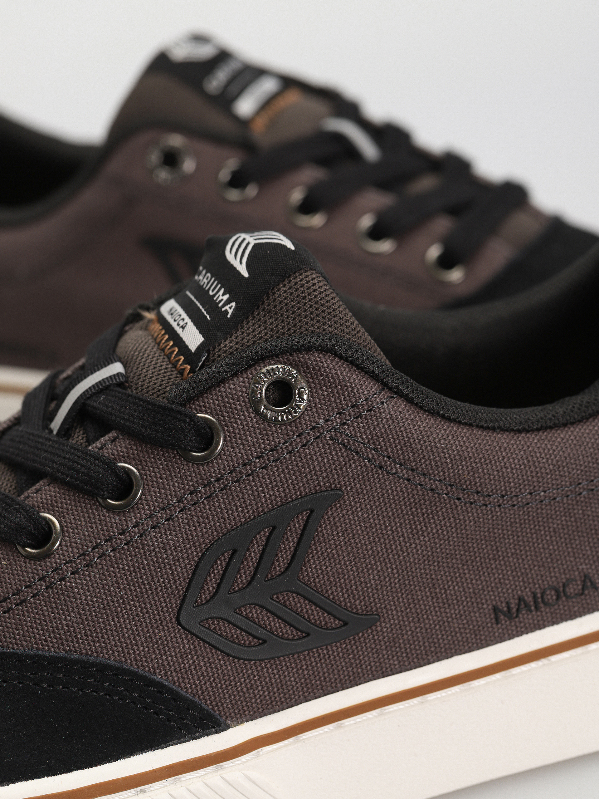 Cariuma Naioca Pro Cipők (jet black/dark grey)