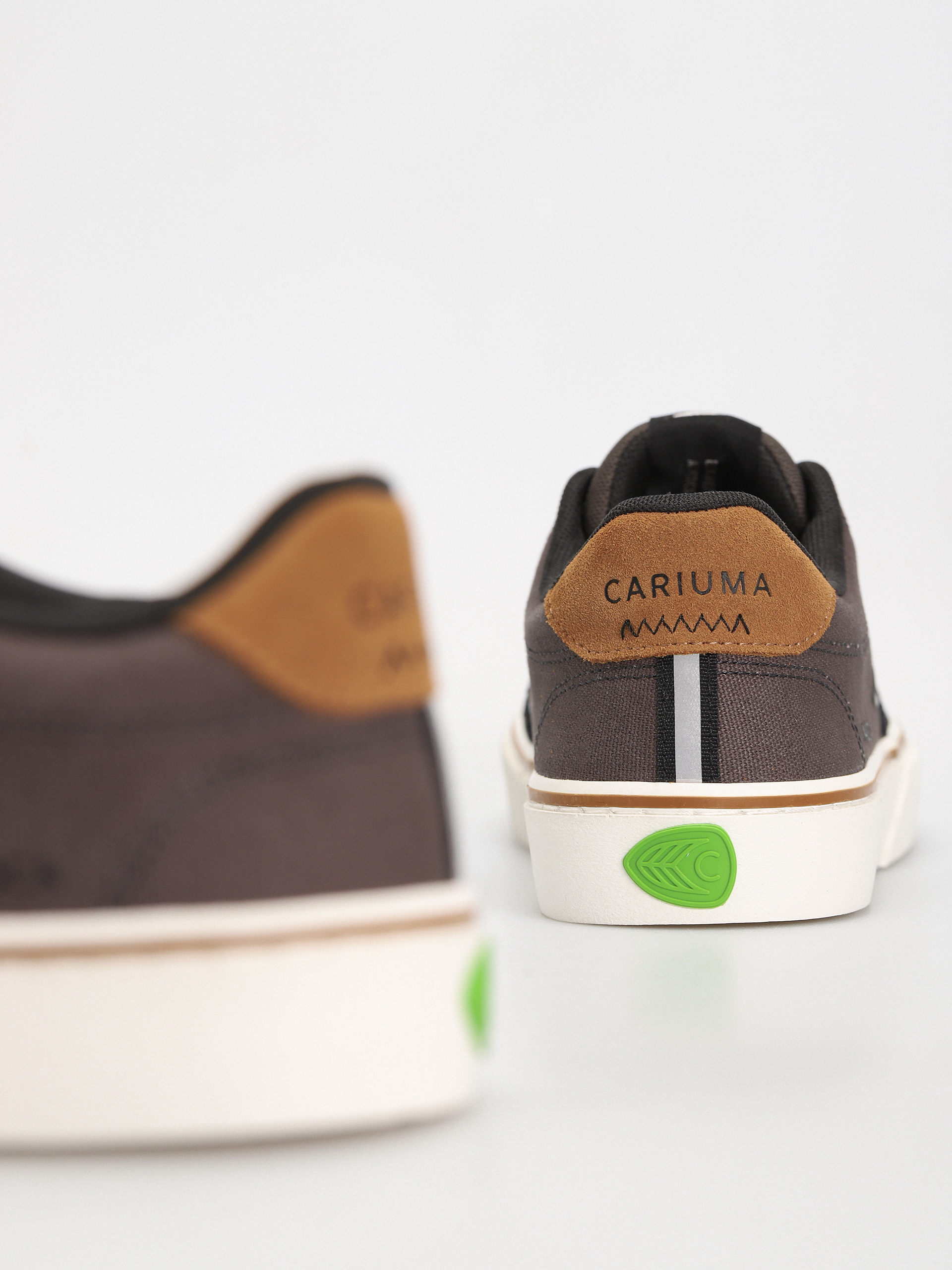 Cariuma Naioca Pro Cipők (jet black/dark grey)