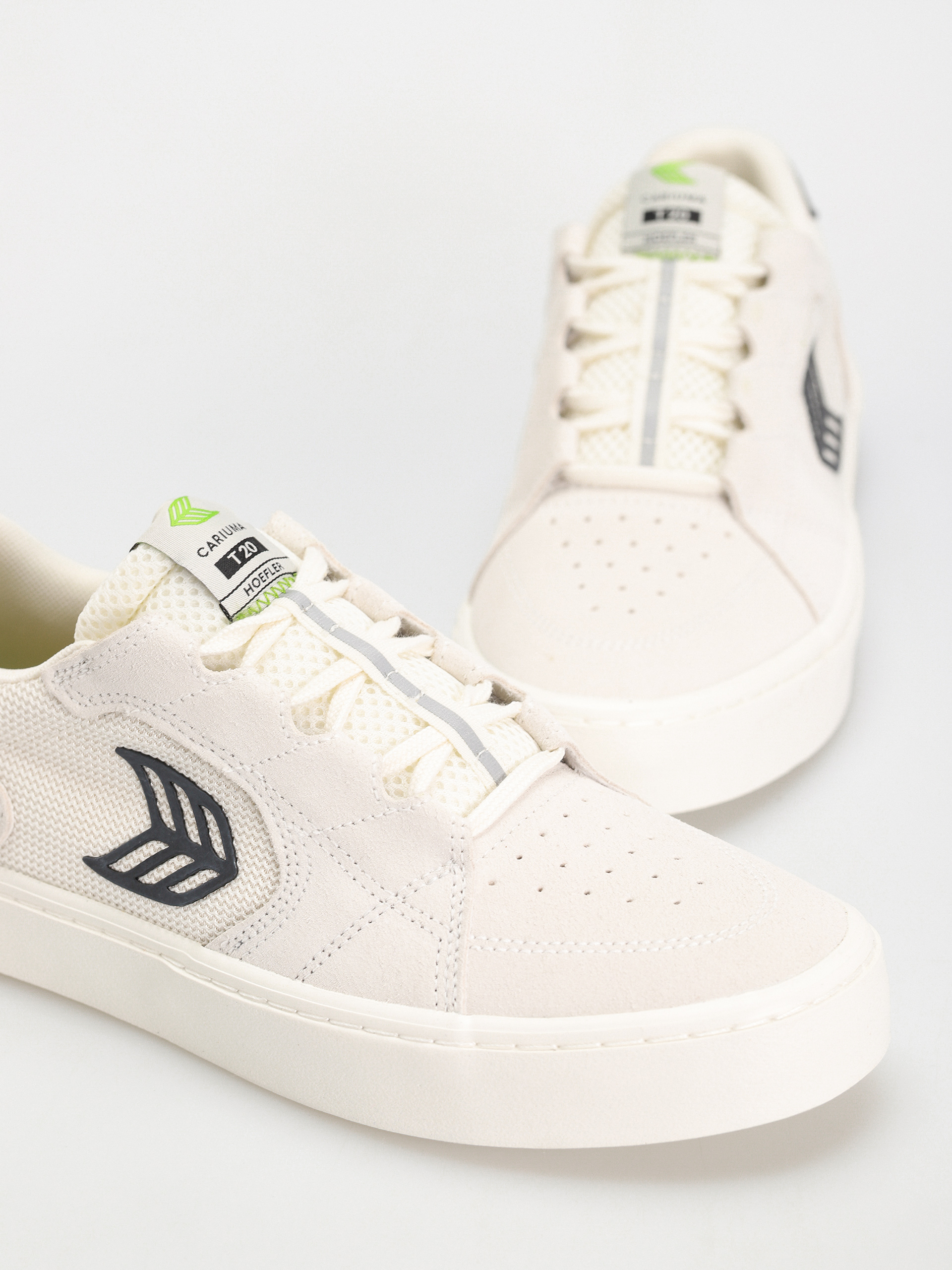 Cariuma T20 Pro Cipők (off white vintage/black)