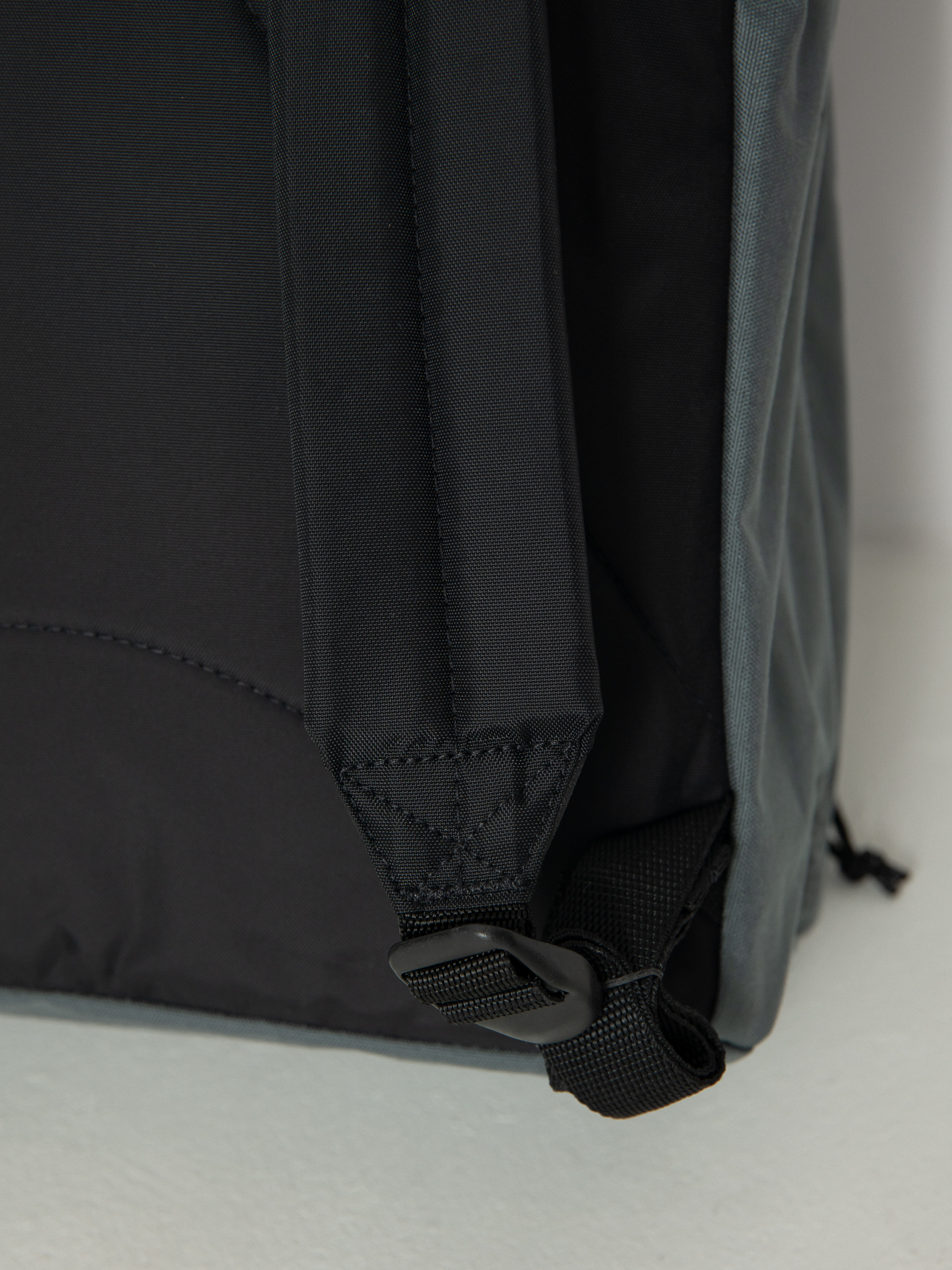 Eastpak Out Of Office Hátizsák (stormy grey)