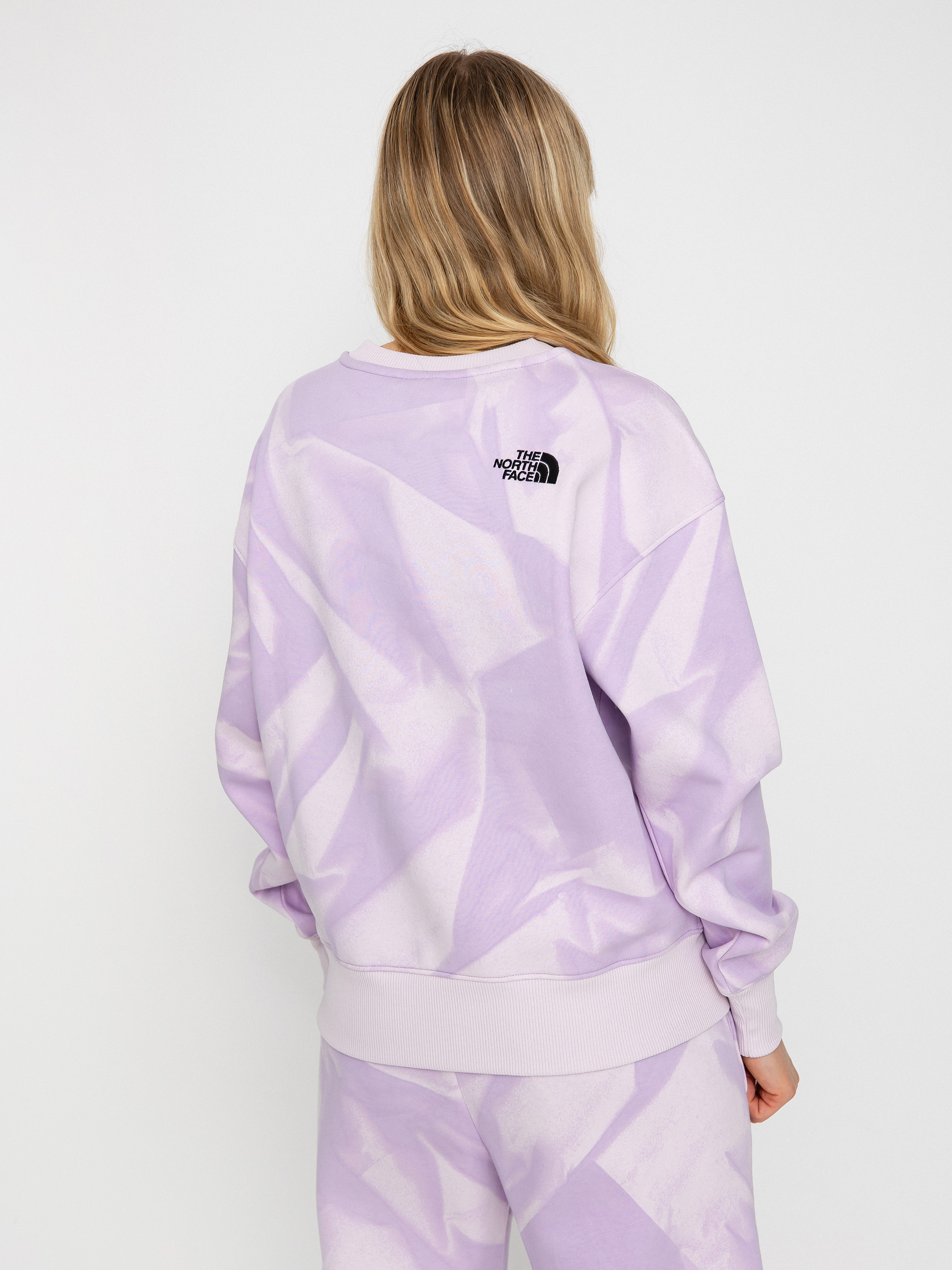 The North Face Essential Crew Print Wmn Pulóver (icy lilac garment fold)