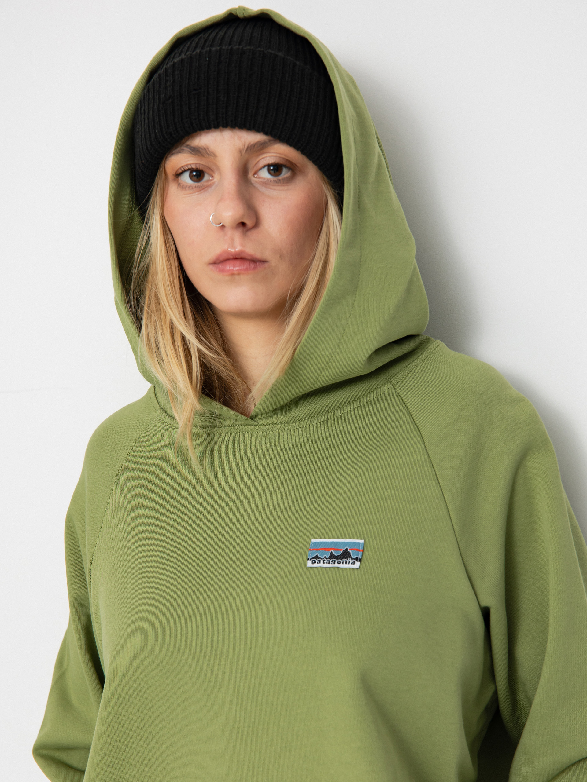 Patagonia Regenerative Organic Certified Cotton Essential HD Wmn Kapucnis pulóver (buckhorn green)