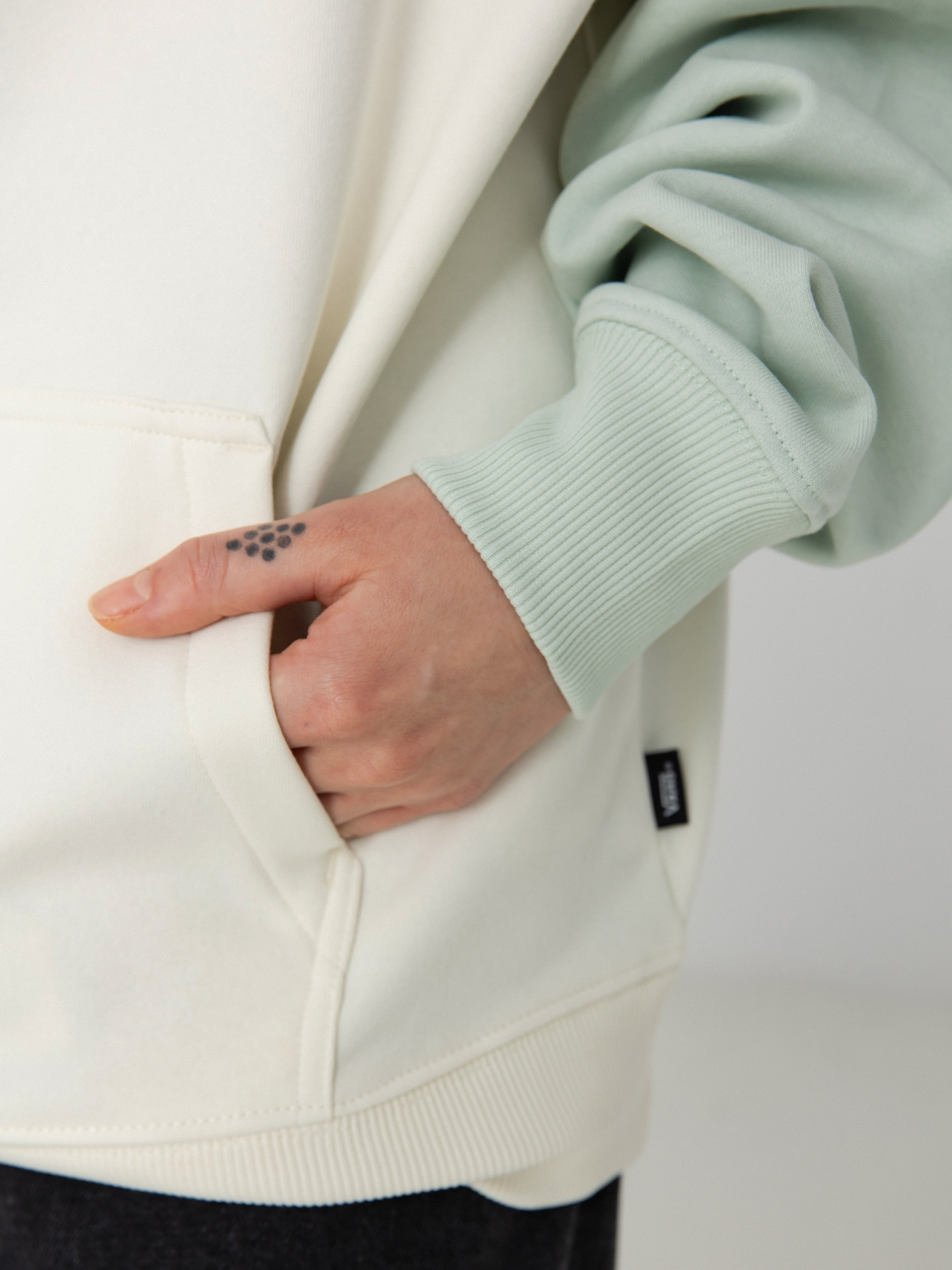 Vans Colorblock Os HD Wmn Kapucnis pulóver (marshmallow/cosmic sky)