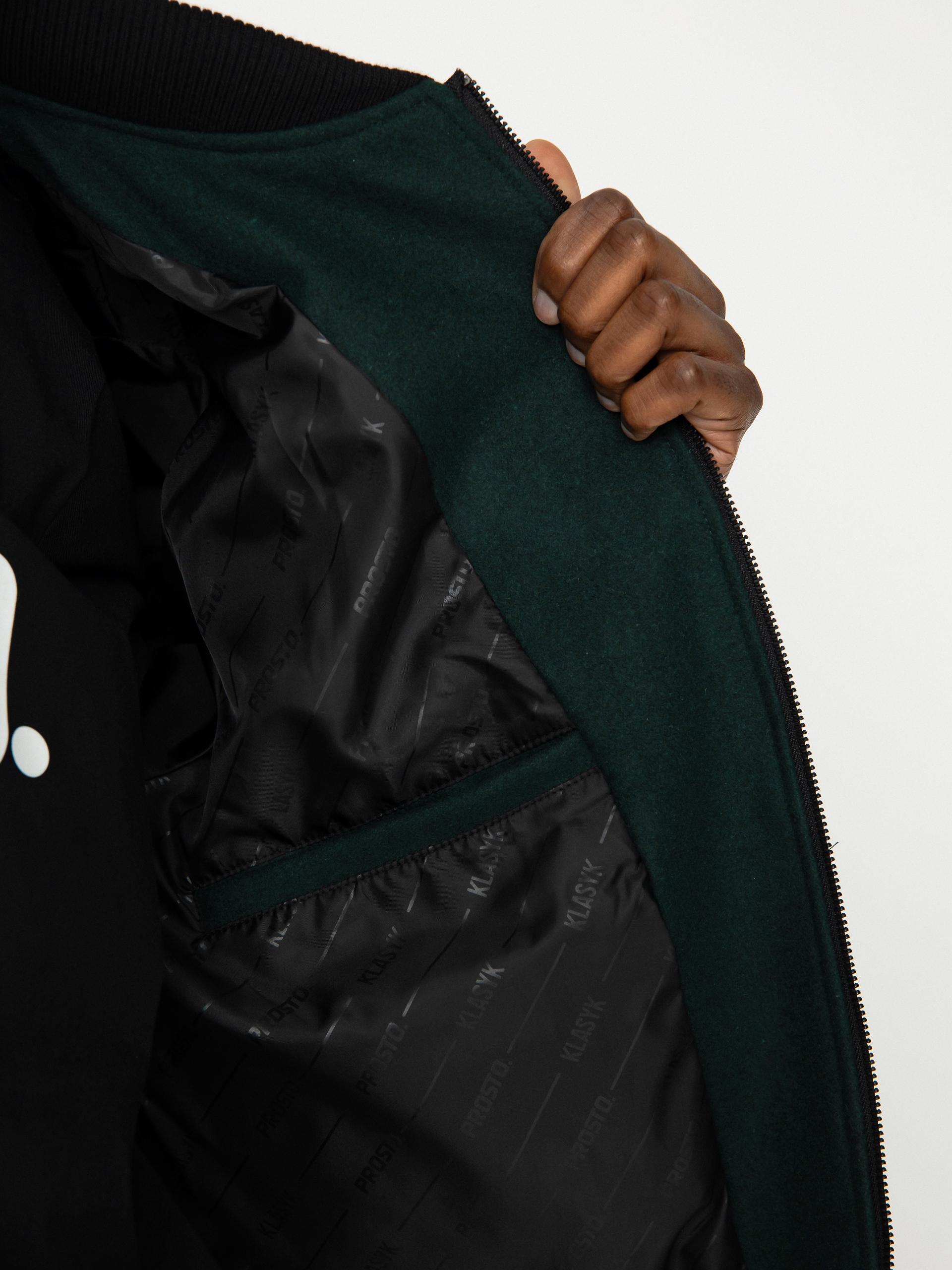 Dzseki Prosto College (green)