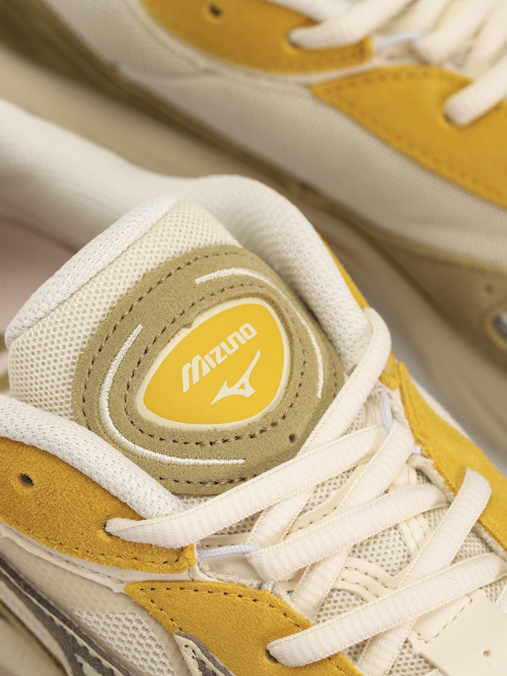 Cipők Mizuno Wave Rider Beta (cedar/major brown/cloud cream)