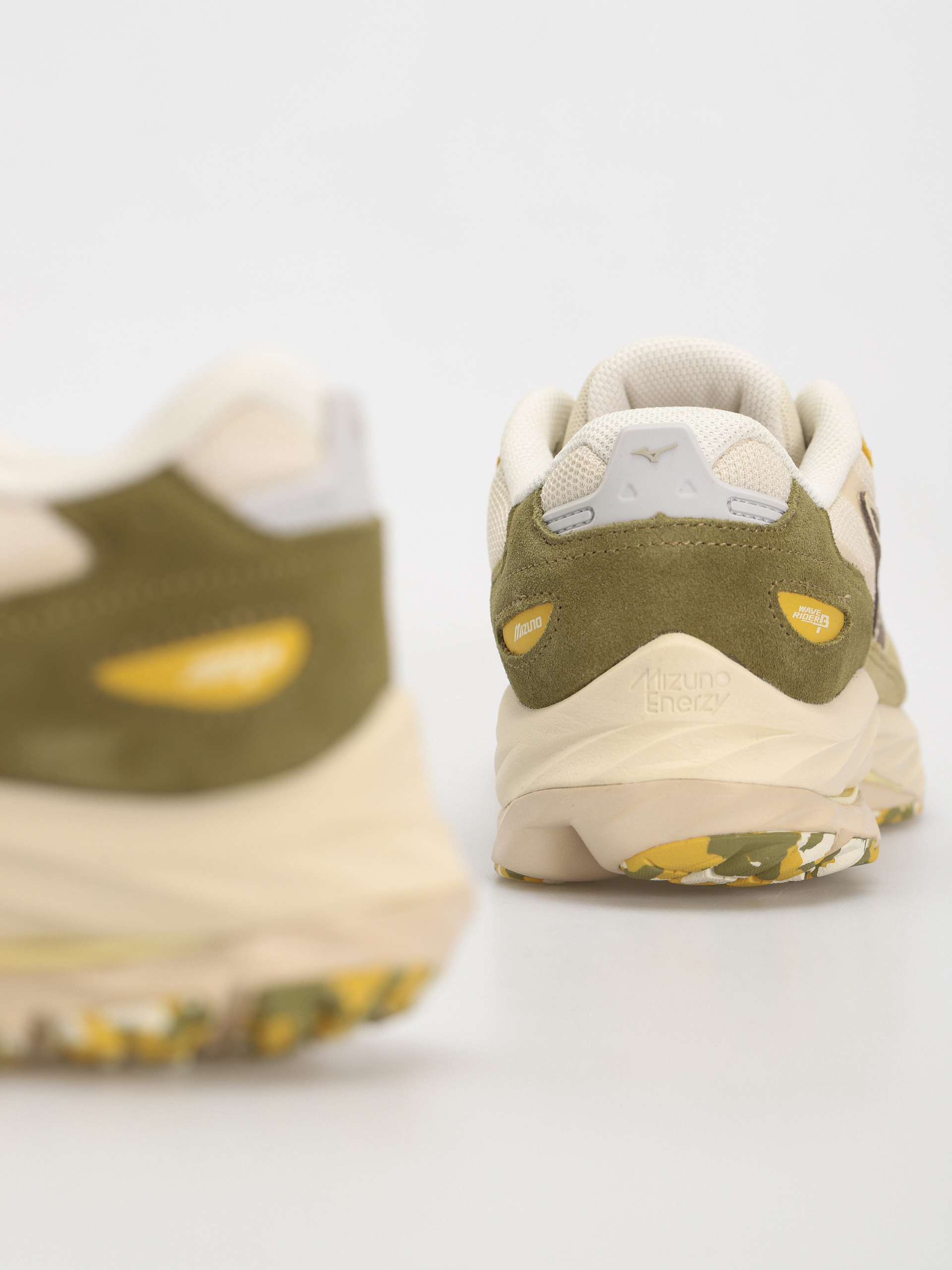 Cipők Mizuno Wave Rider Beta (cedar/major brown/cloud cream)