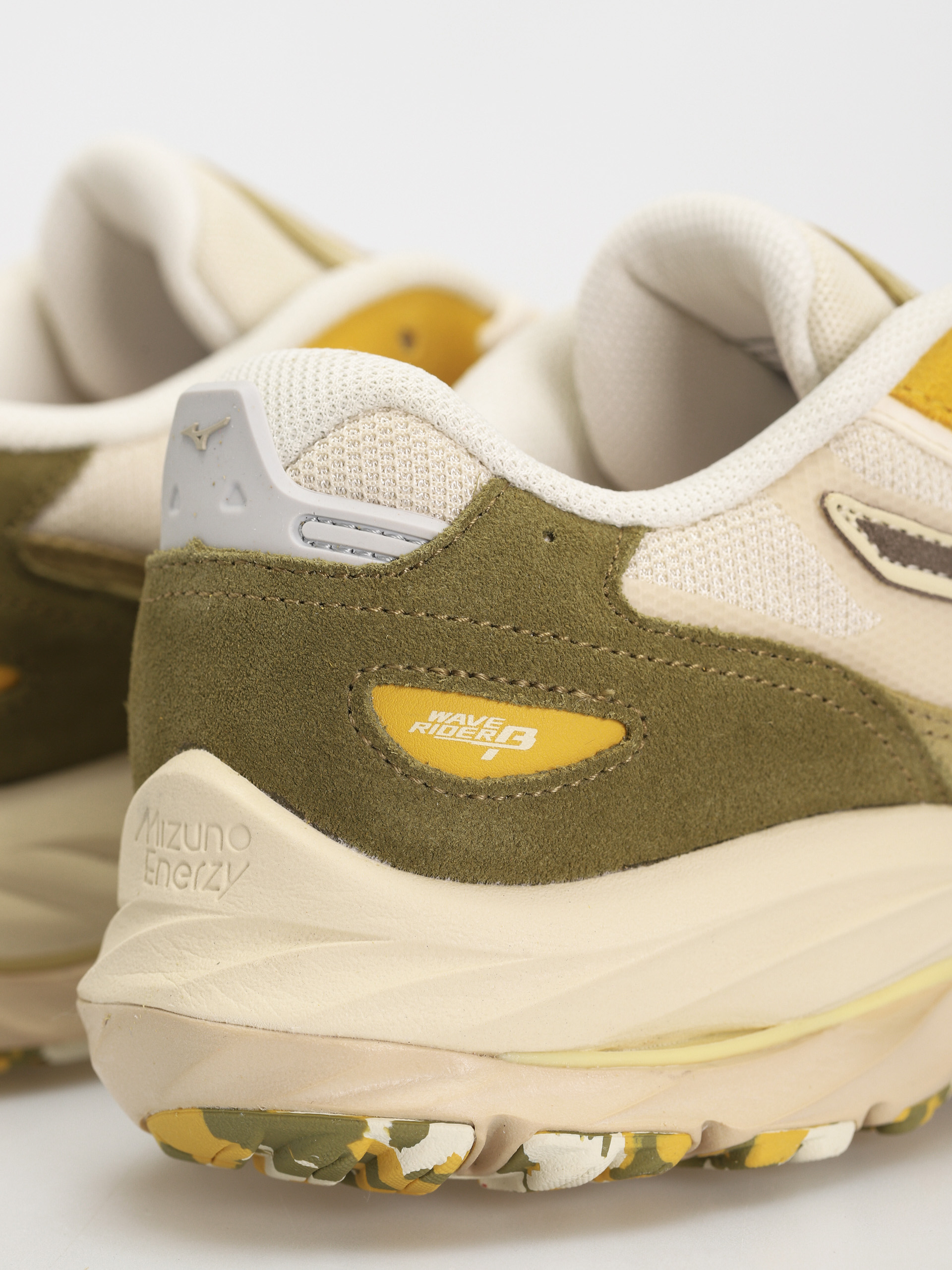 Cipők Mizuno Wave Rider Beta (cedar/major brown/cloud cream)