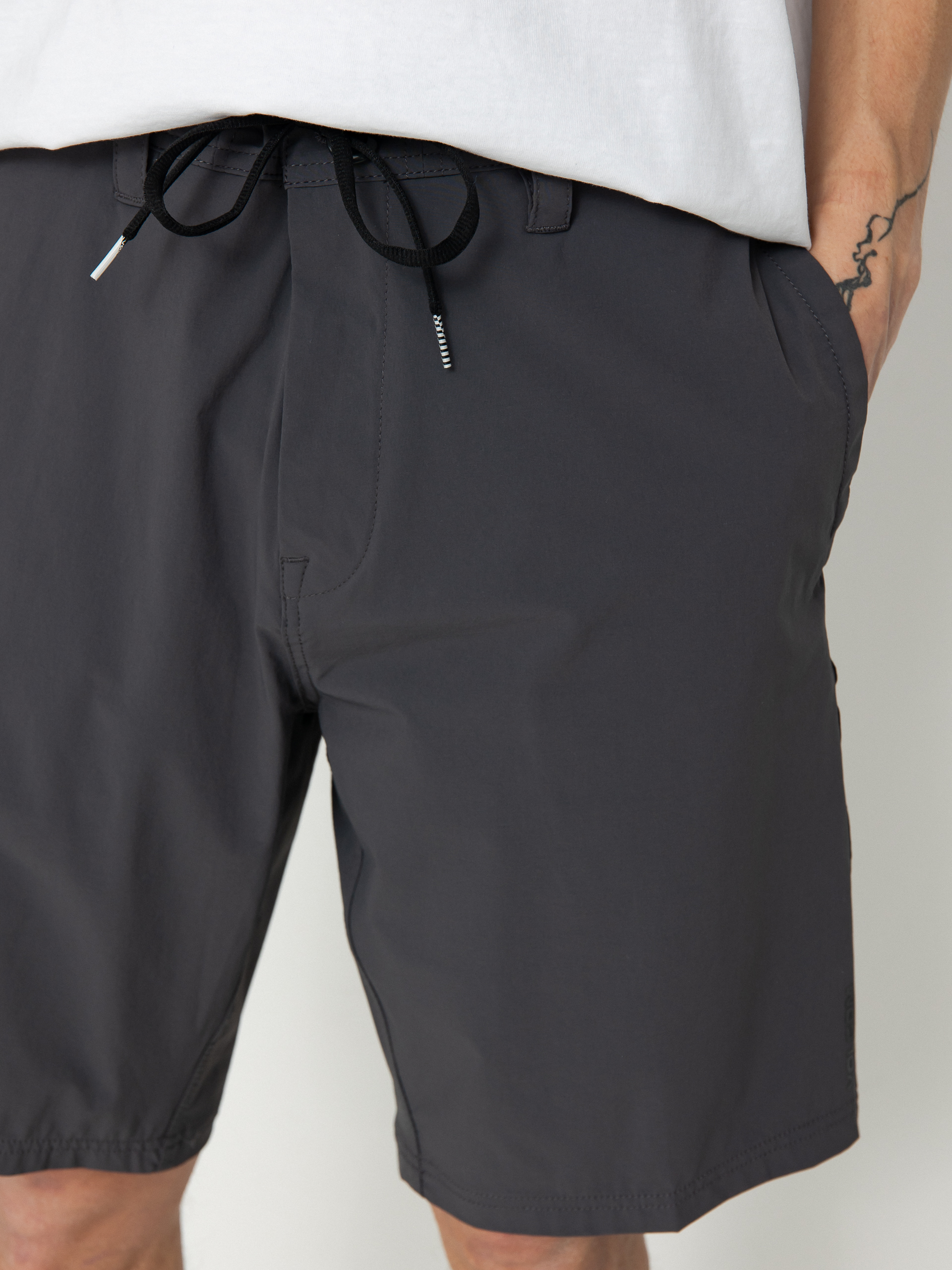 Volcom Voltripper Hybrid 20 Rövidnadrág (asphalt black)
