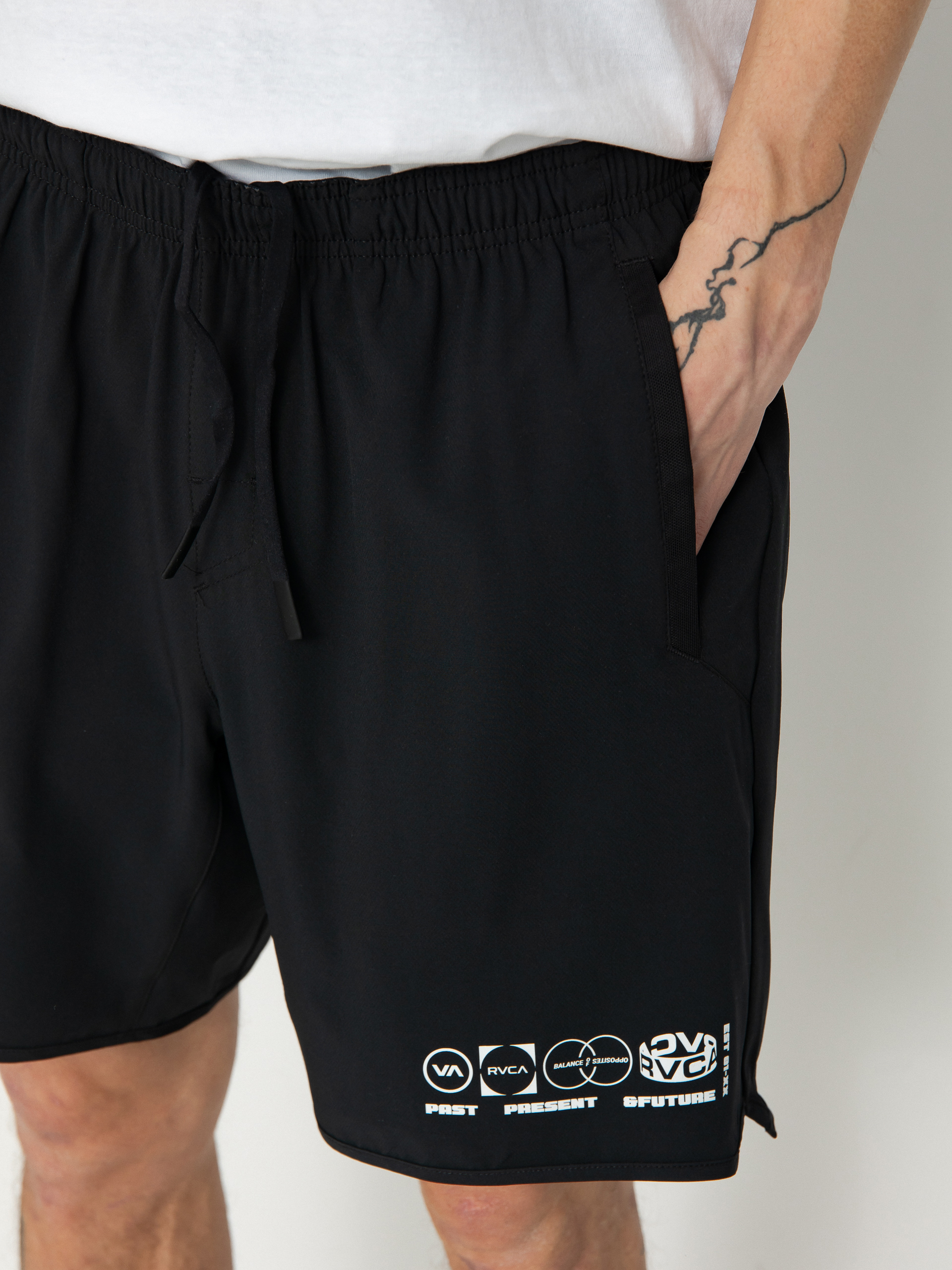 RVCA Yogger Stretch 17 Rövidnadrág (all black)