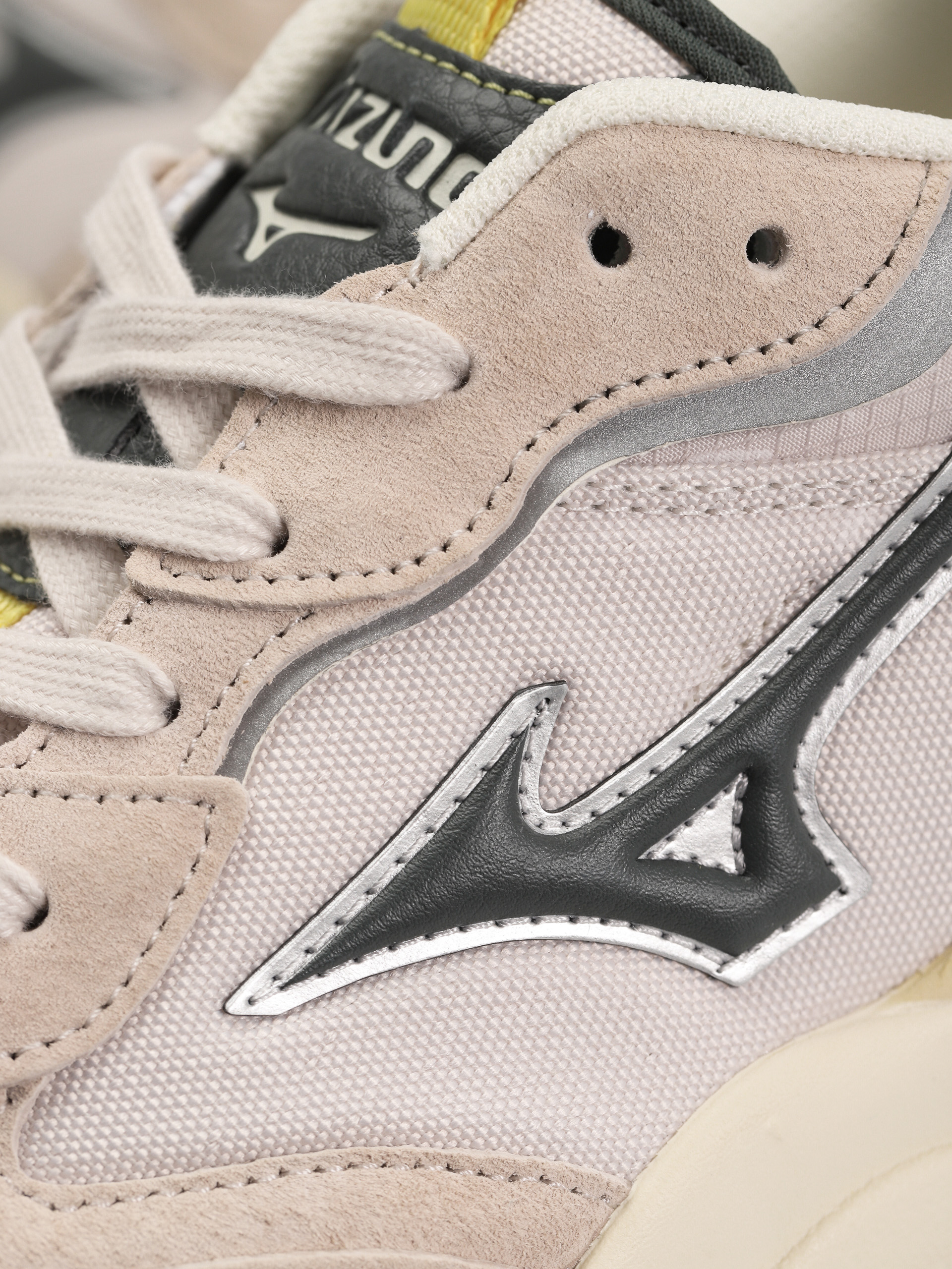 Cipők Mizuno Sky Medal Beta (silver cloud/urban chic/white sand)