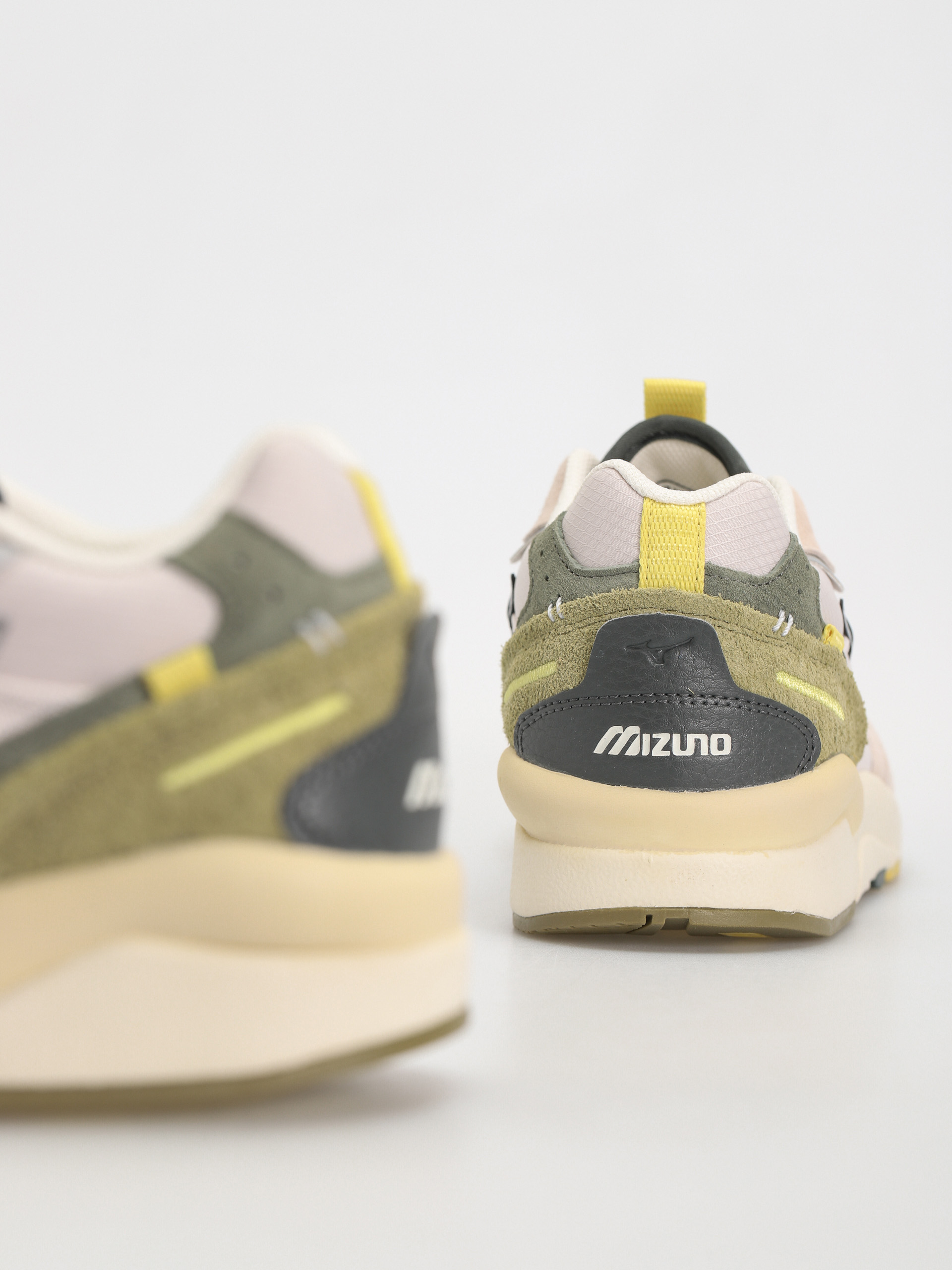 Cipők Mizuno Sky Medal Beta (silver cloud/urban chic/white sand)