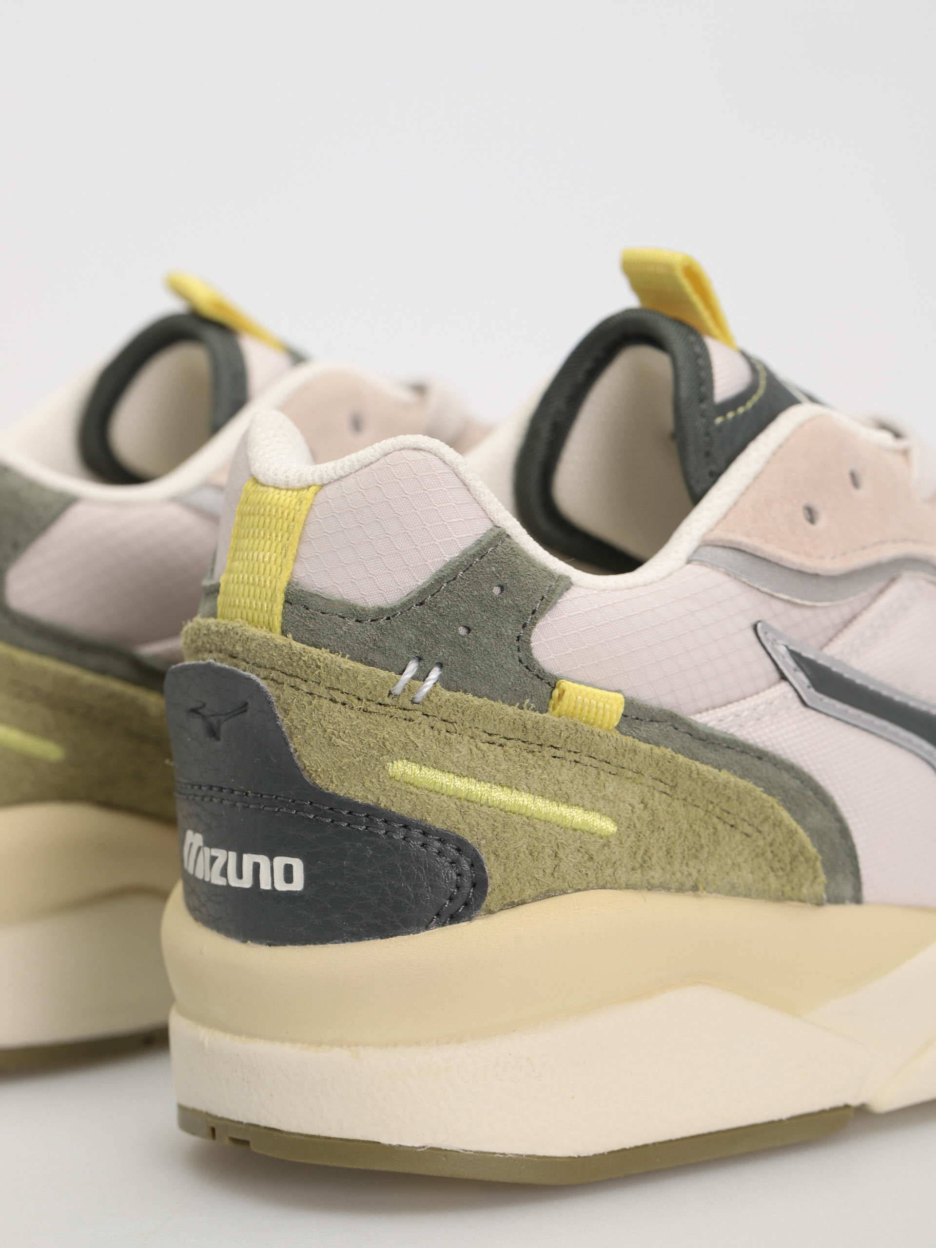 Cipők Mizuno Sky Medal Beta (silver cloud/urban chic/white sand)