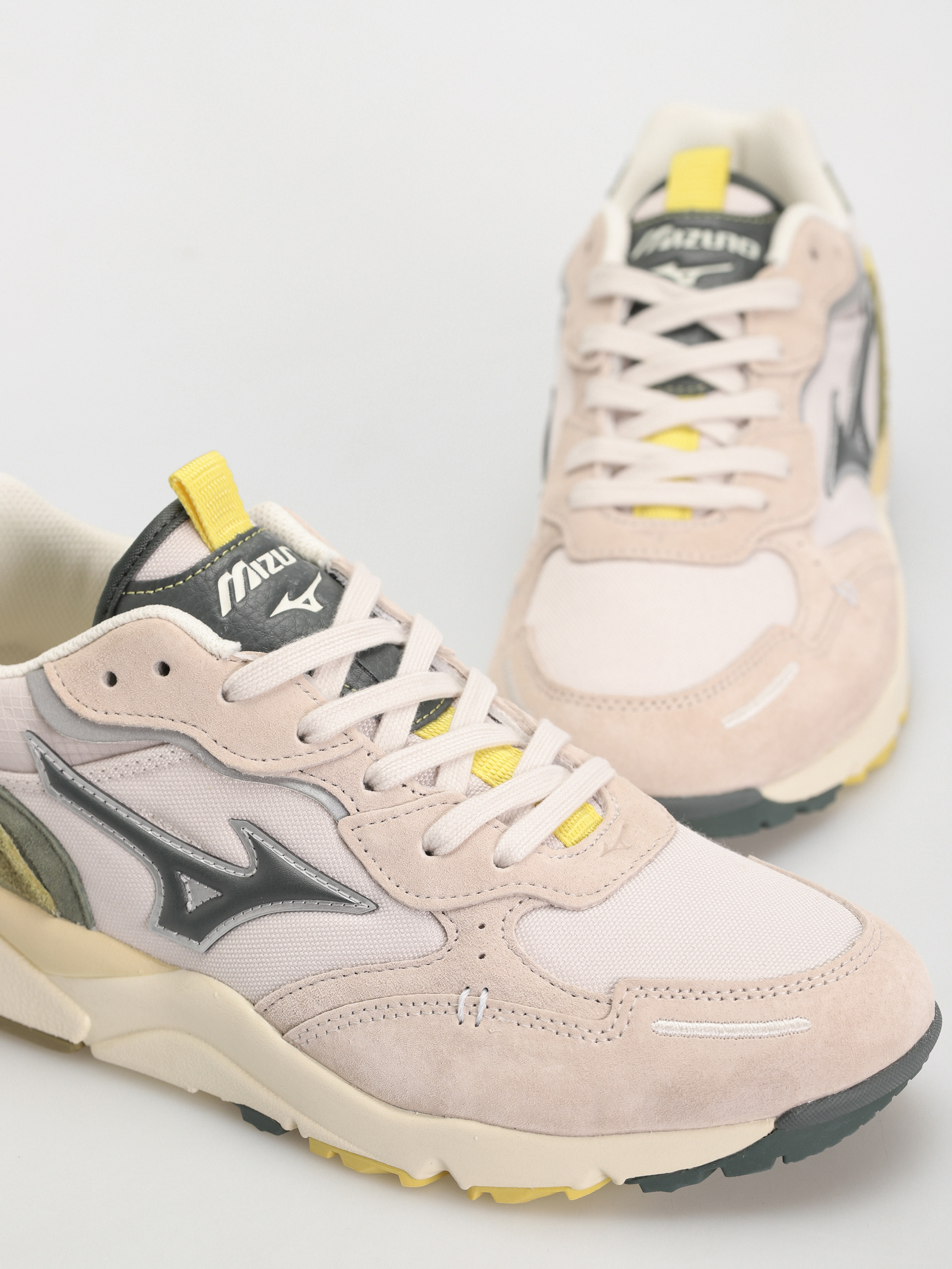 Cipők Mizuno Sky Medal Beta (silver cloud/urban chic/white sand)