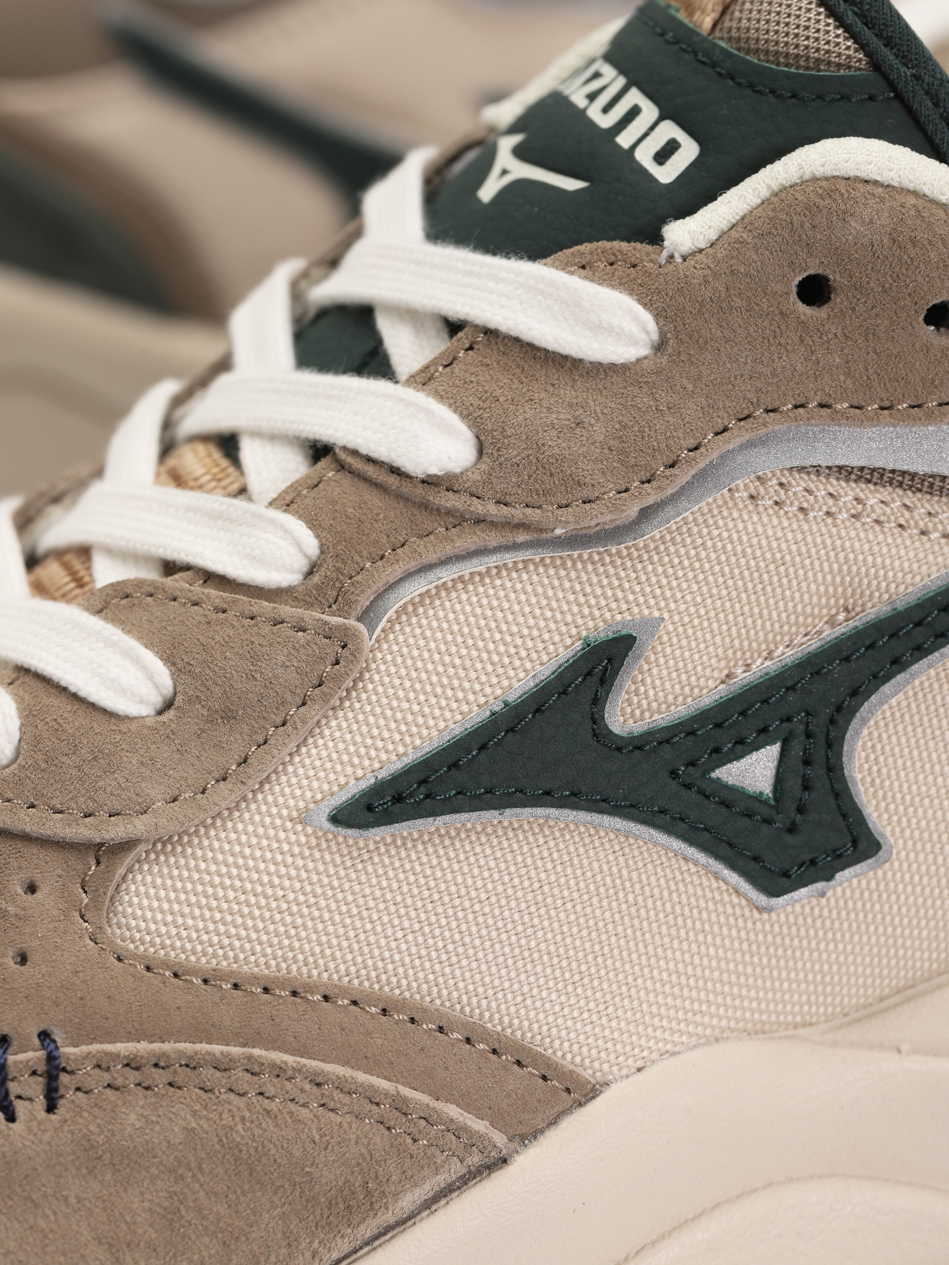 Cipők Mizuno Sky Medal Beta (silver cloud/green gables/vintage khaki)