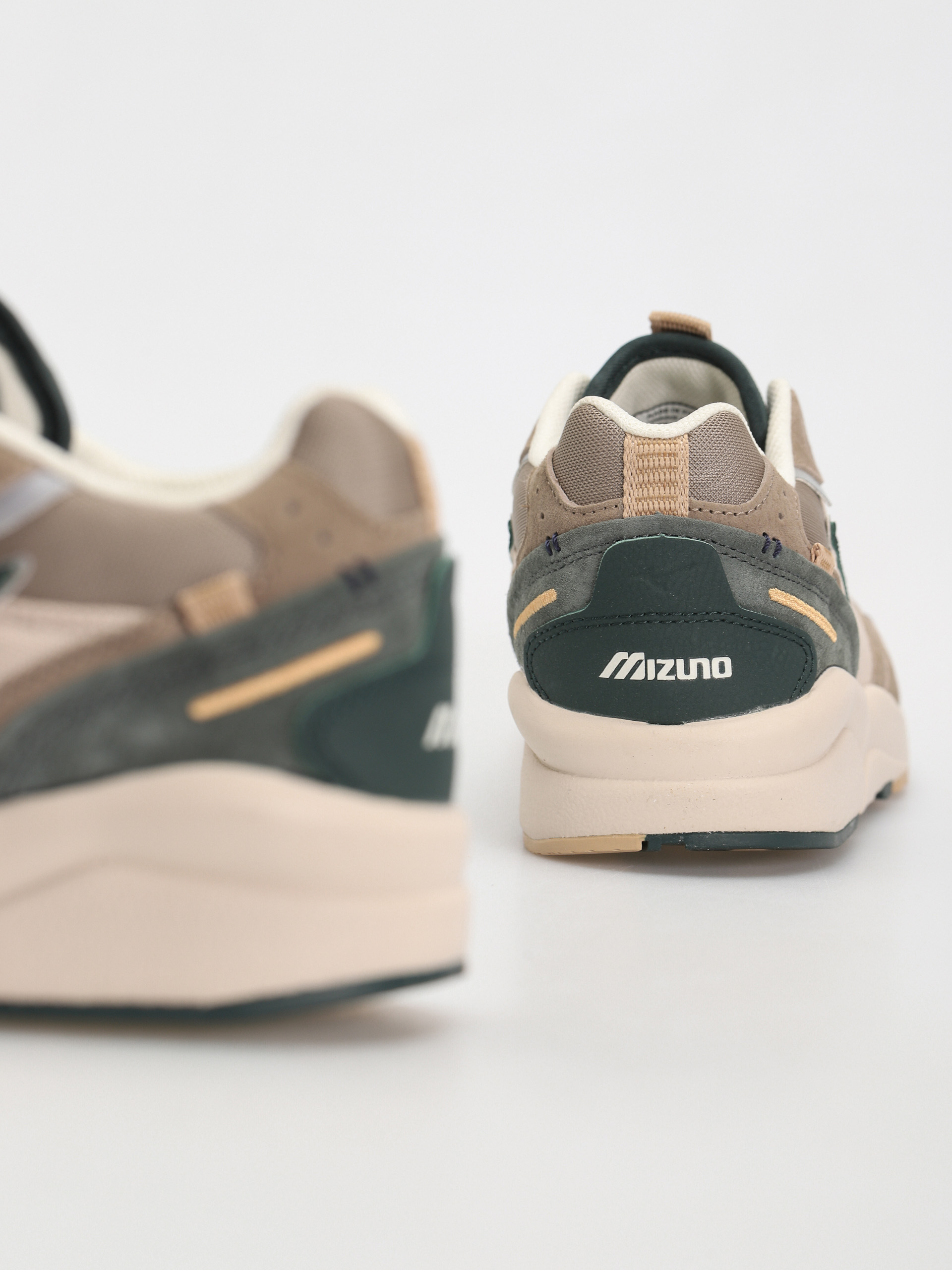 Cipők Mizuno Sky Medal Beta (silver cloud/green gables/vintage khaki)