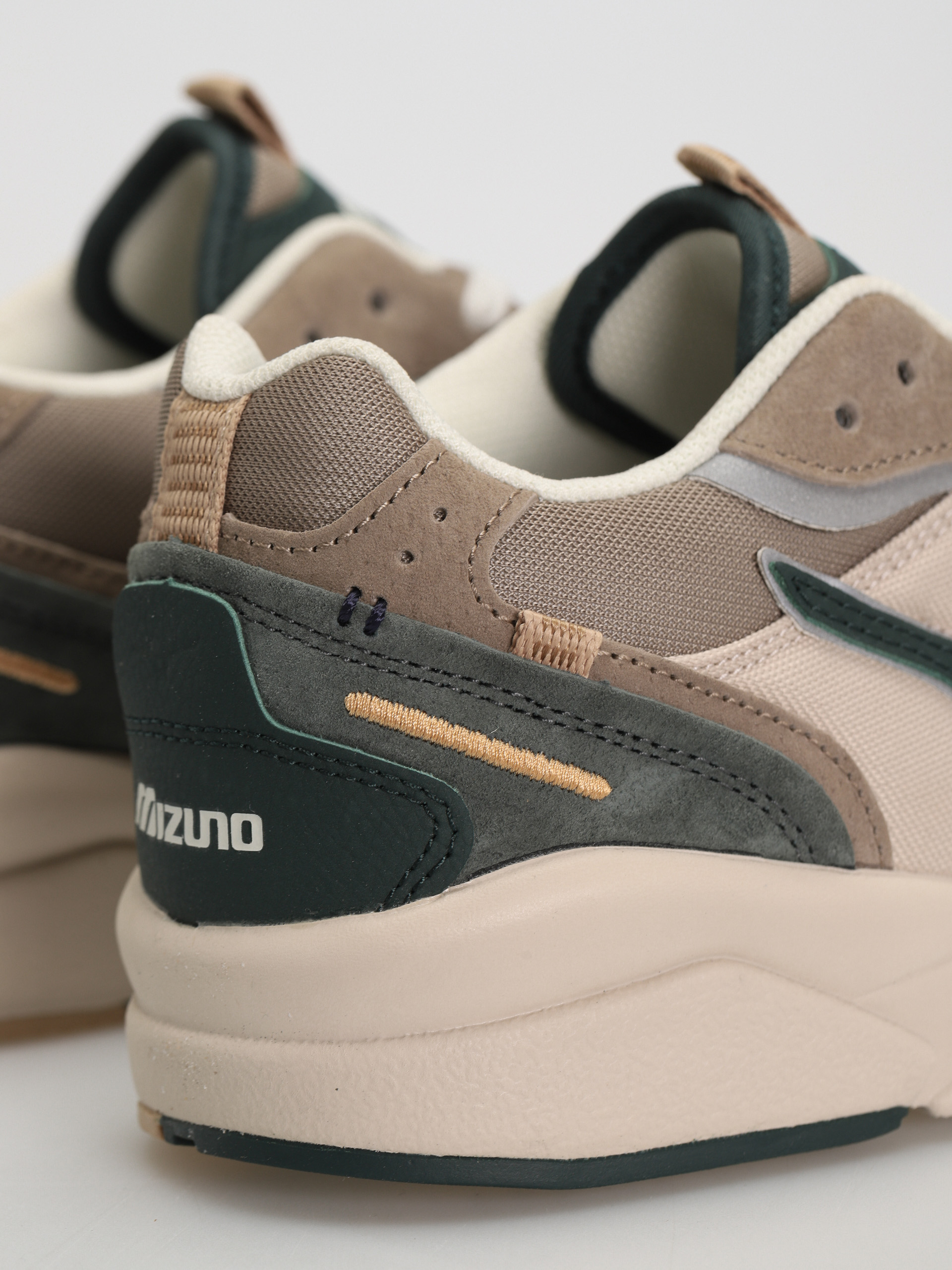 Cipők Mizuno Sky Medal Beta (silver cloud/green gables/vintage khaki)