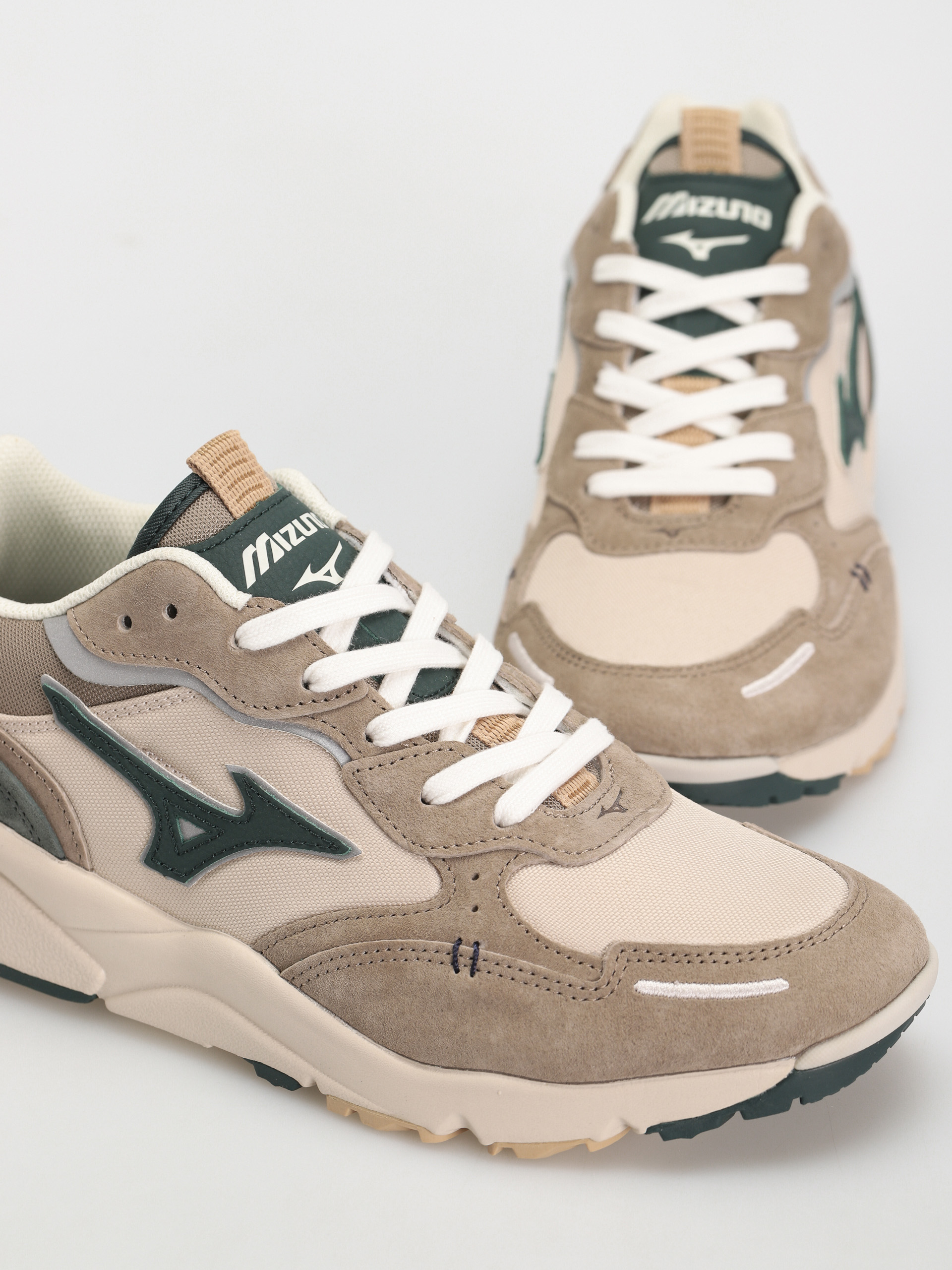 Cipők Mizuno Sky Medal Beta (silver cloud/green gables/vintage khaki)