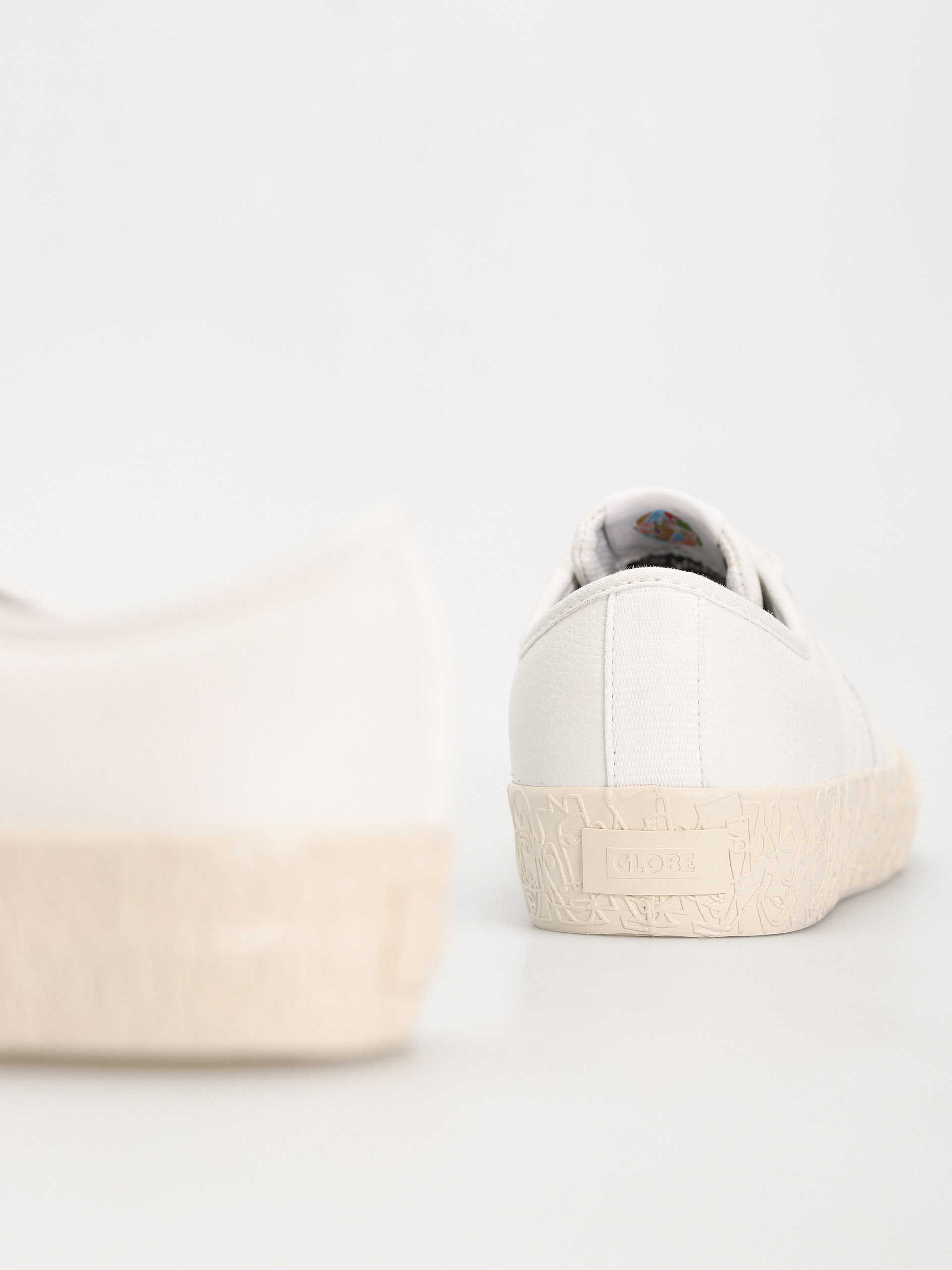 Cipők Globe Surplus (white/montano)