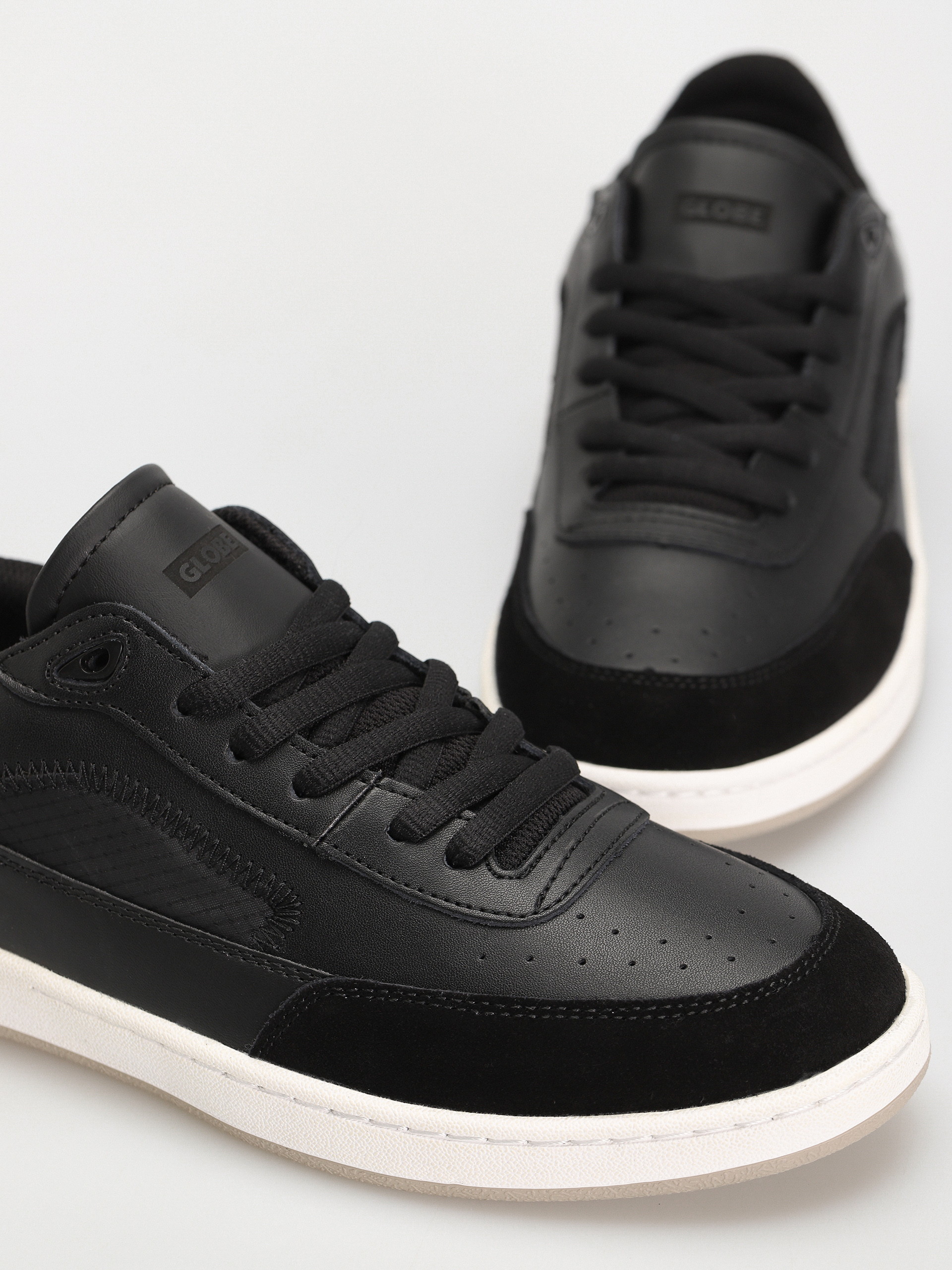 Cipők Globe Holand (black/off white)