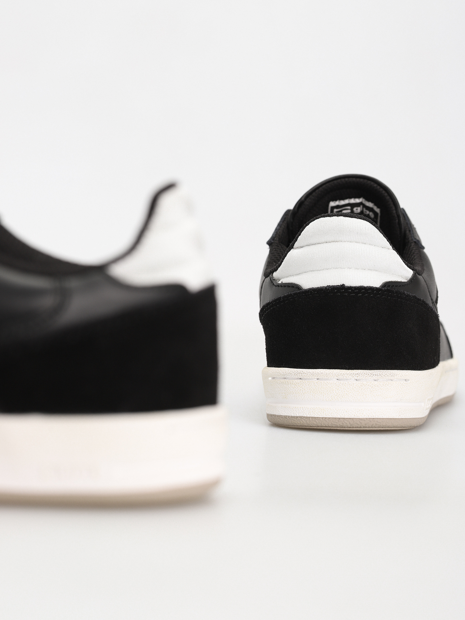 Cipők Globe Holand (black/off white)