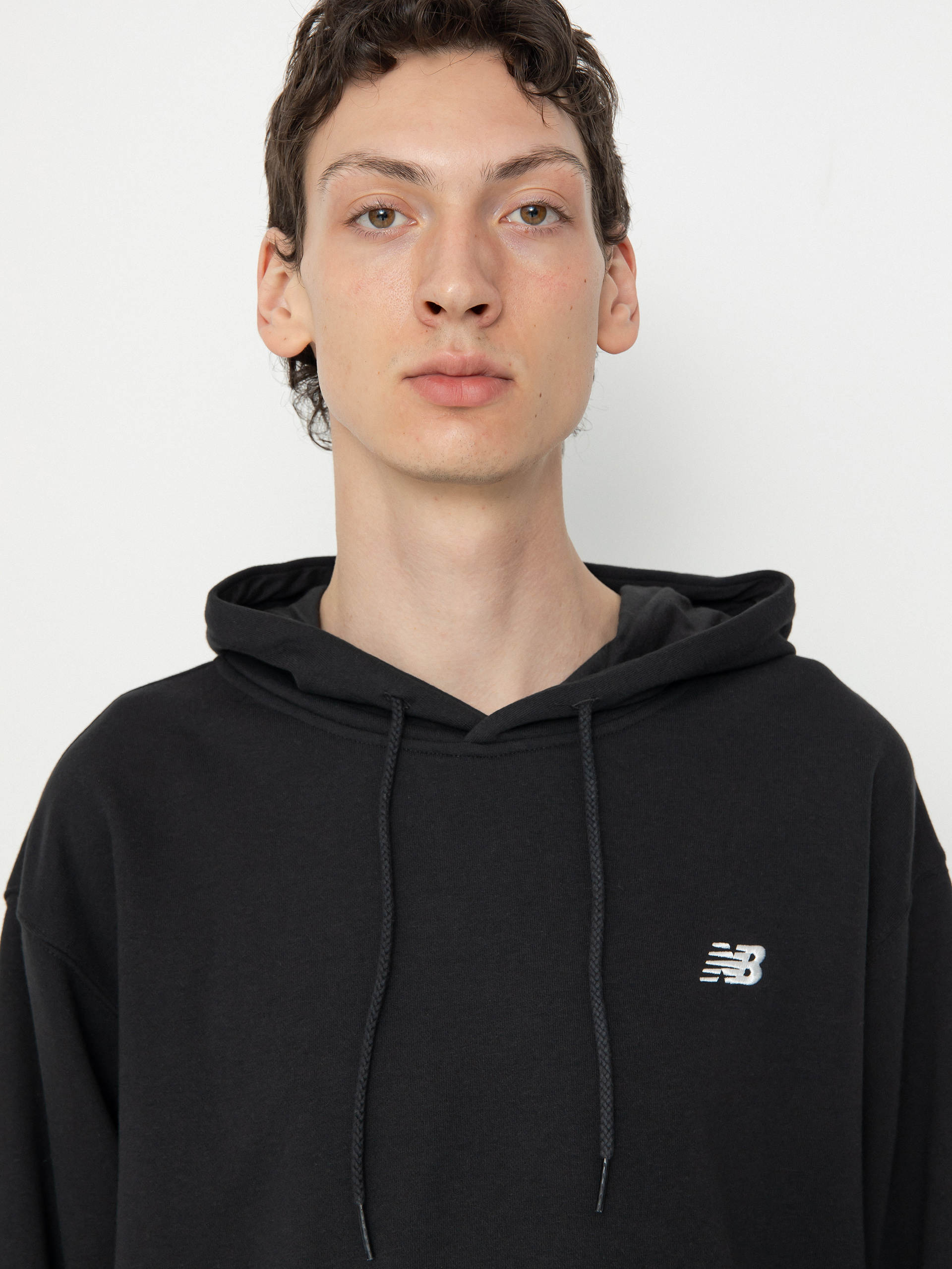 Kapucnis pulóver New Balance Small Logo French Terry HD (black)