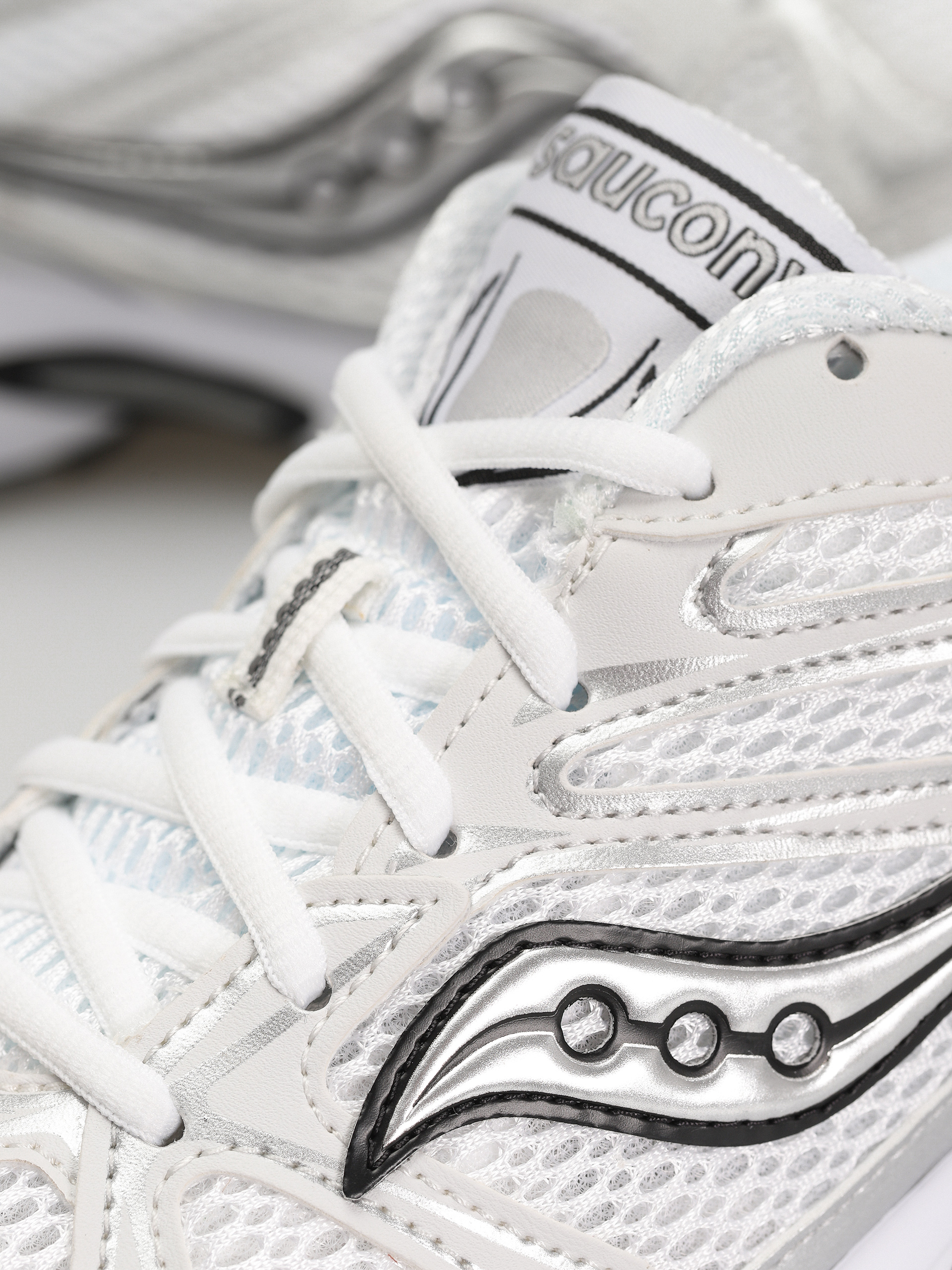 Saucony Grid Ride Millennium Cipők (white/silver)