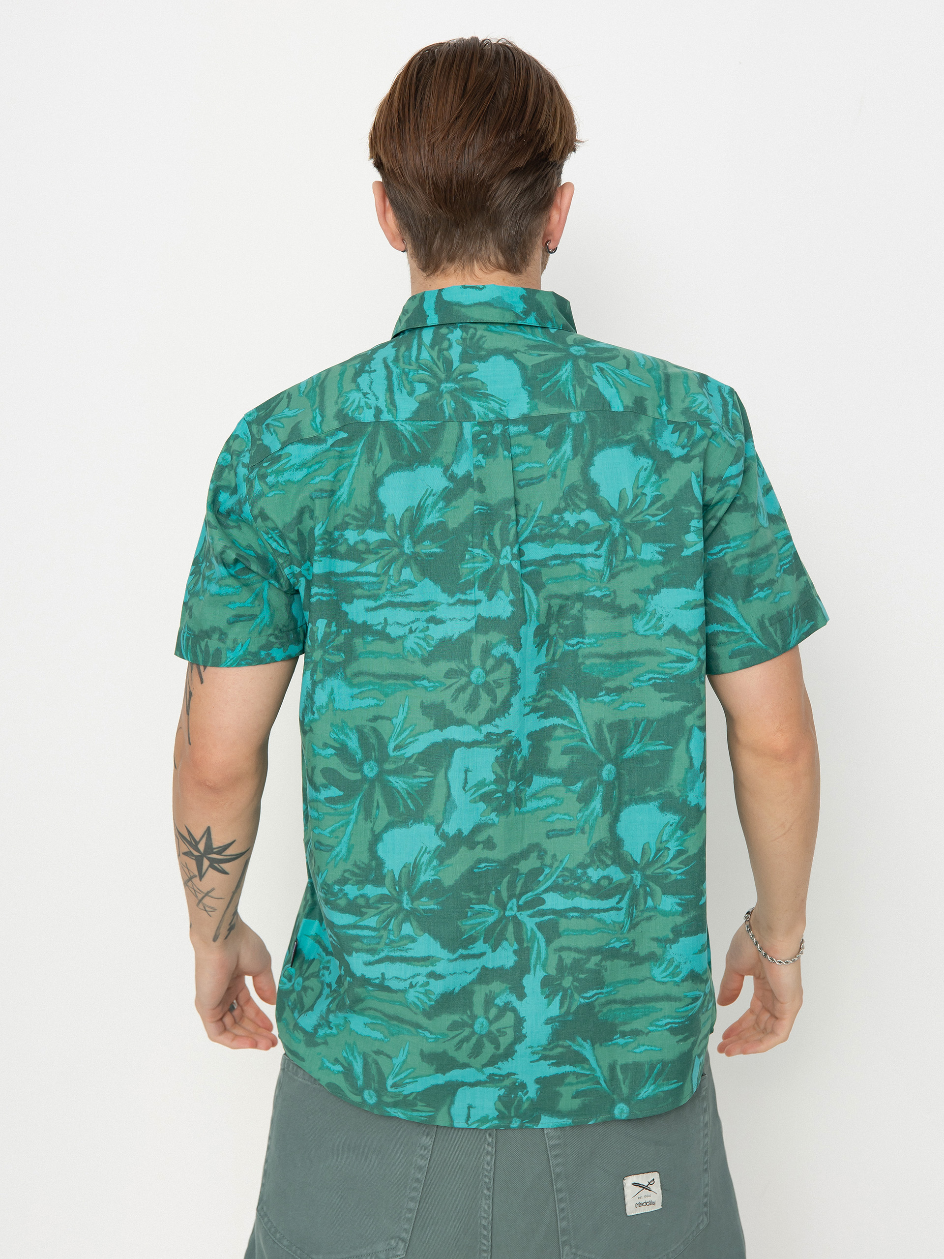 Patagonia Go To Shirt Ing (cliffs and waves conifer green)