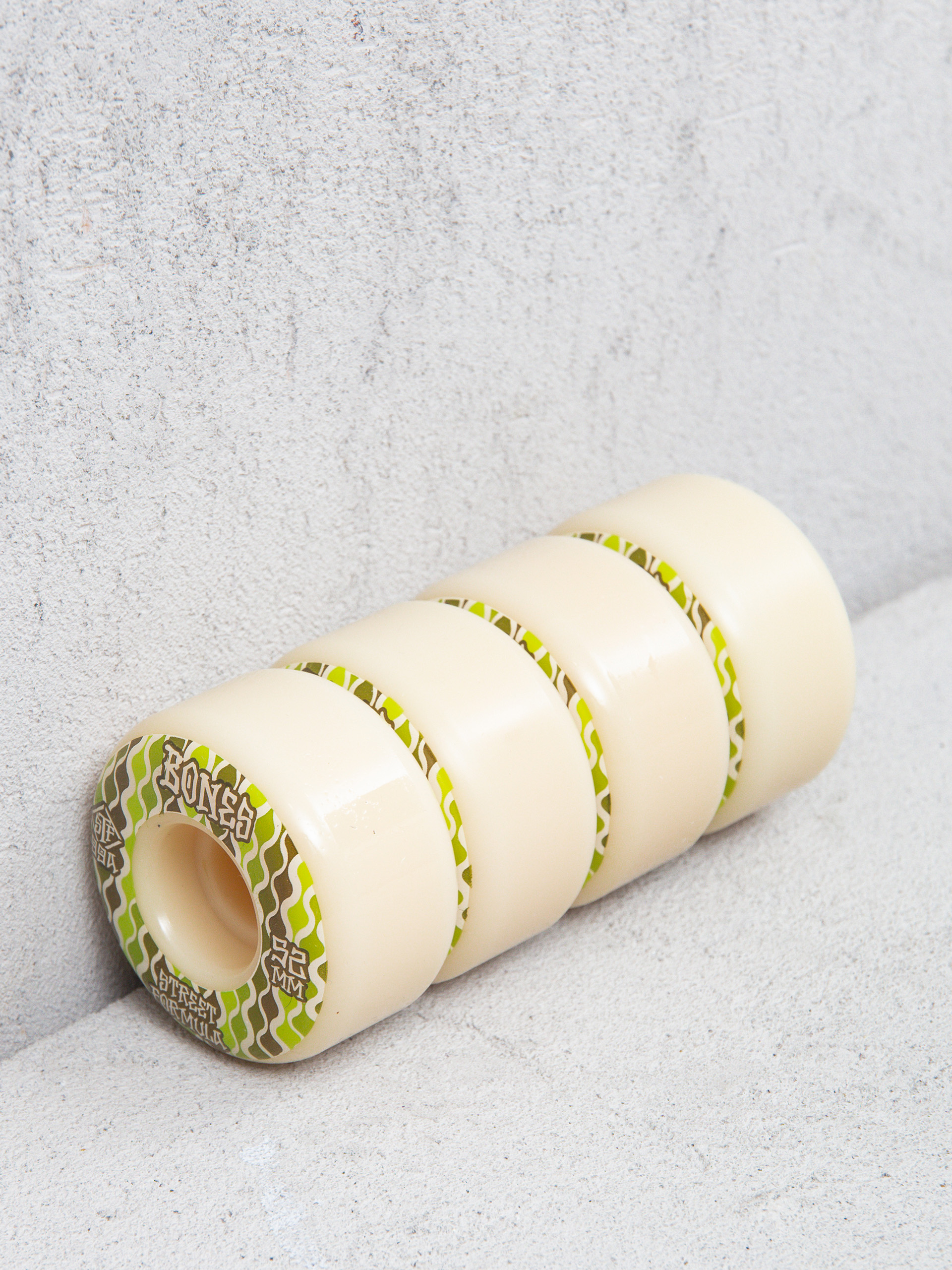 Bones Retros STF V2 Locks 99A Gördeszka kerék (white/green)