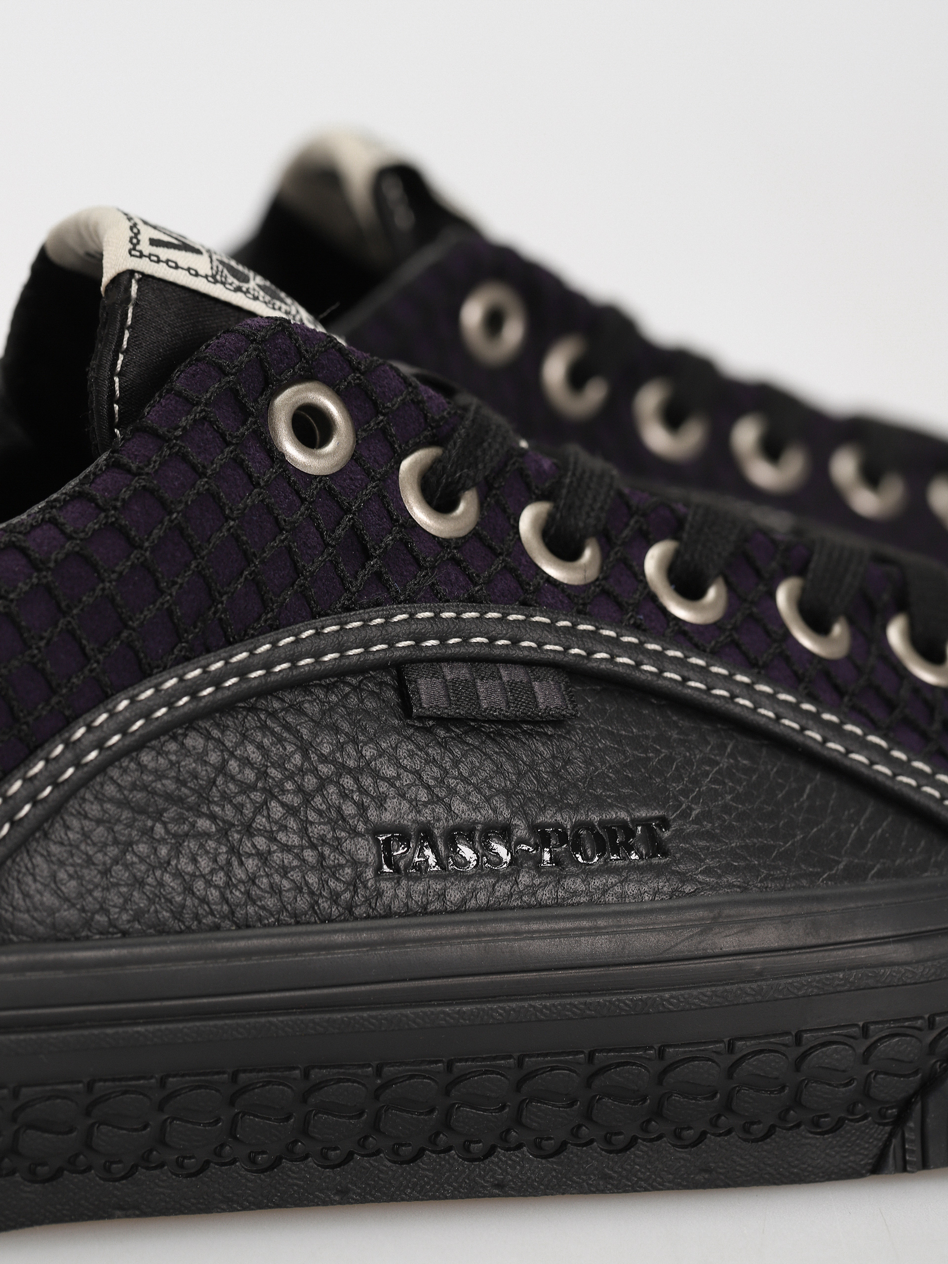 Vans X Pass Port Skate Lampin Cipők (pass-port black/purple)