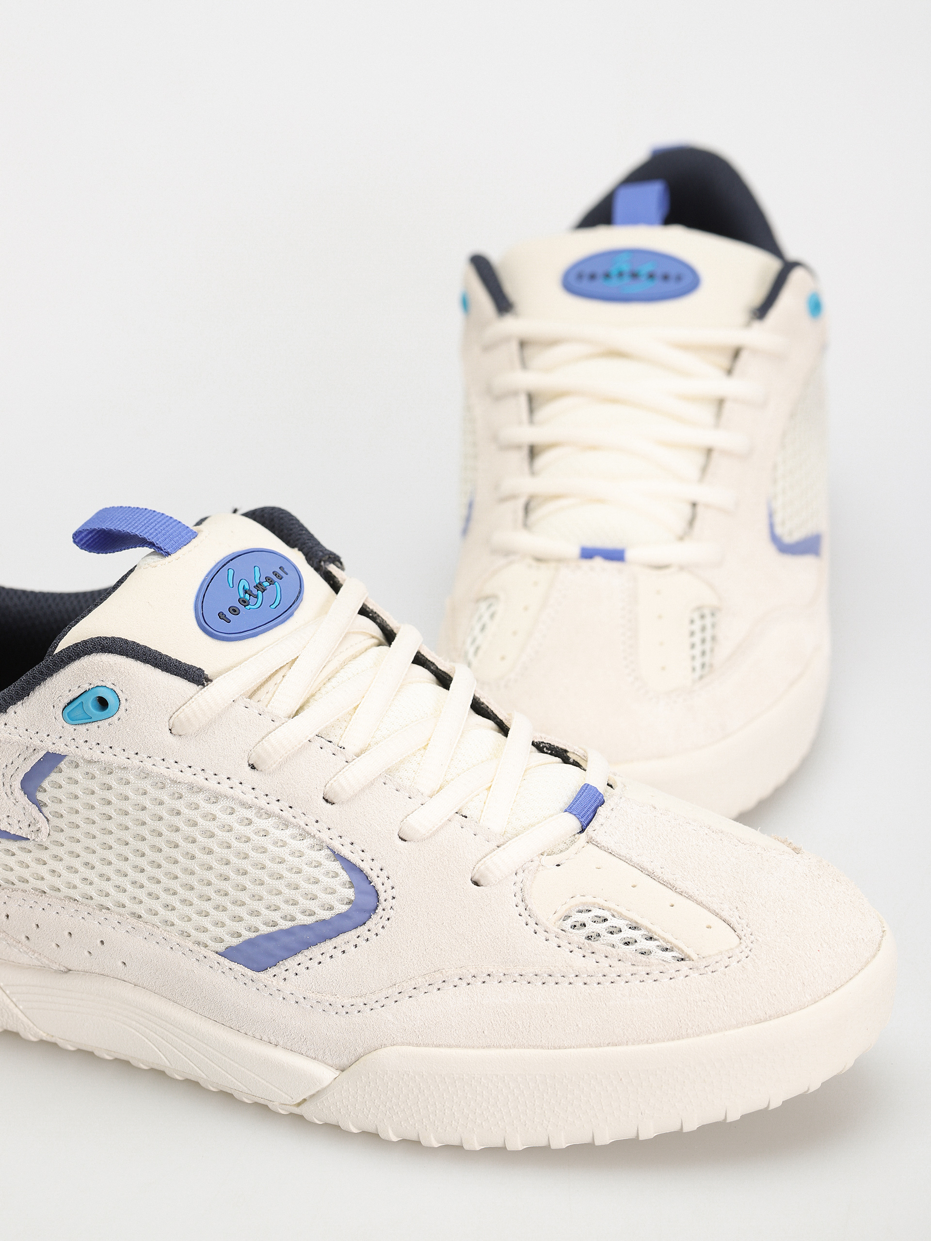 eS Quattro Cipők (bone)