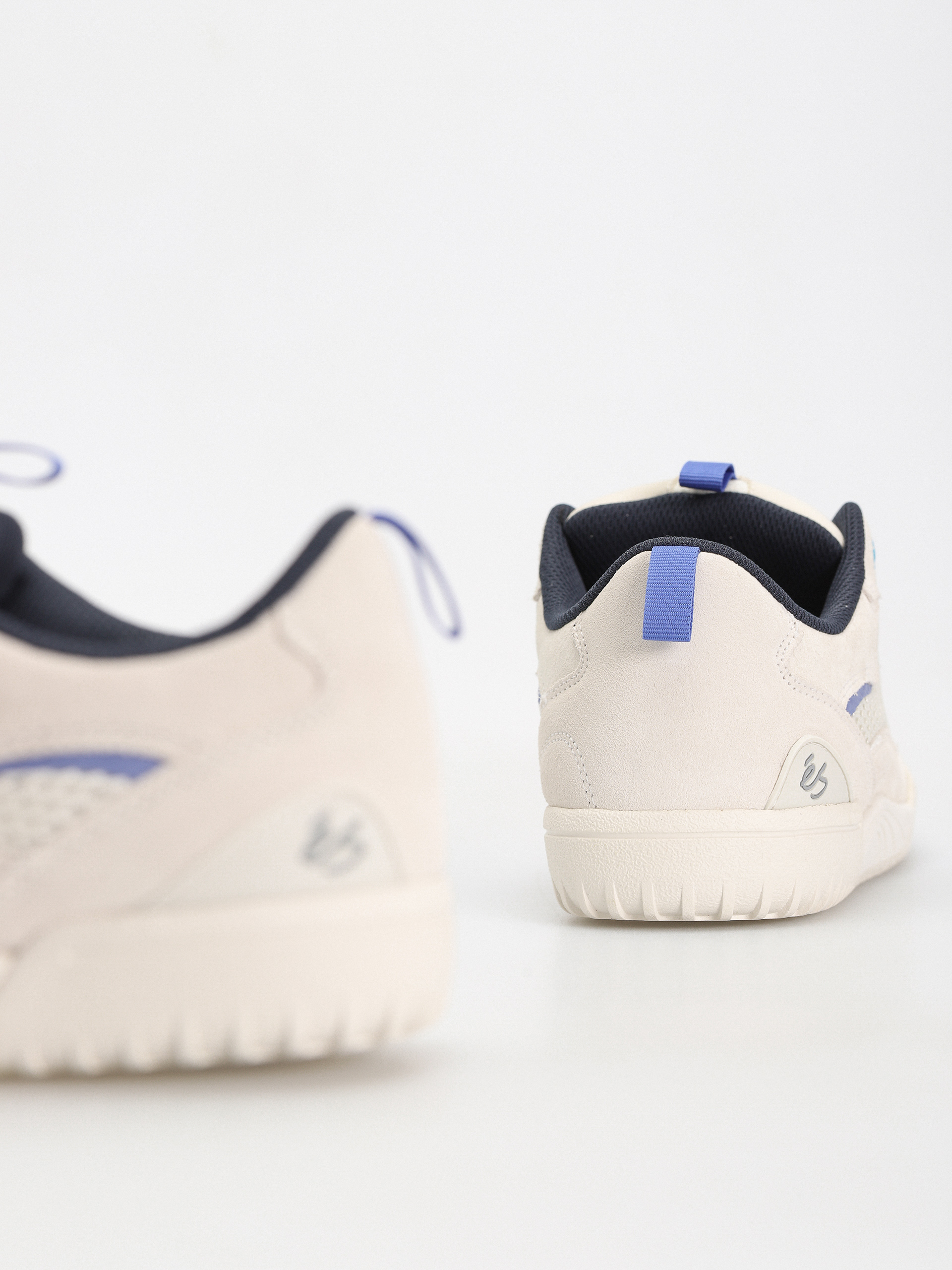 eS Quattro Cipők (bone)