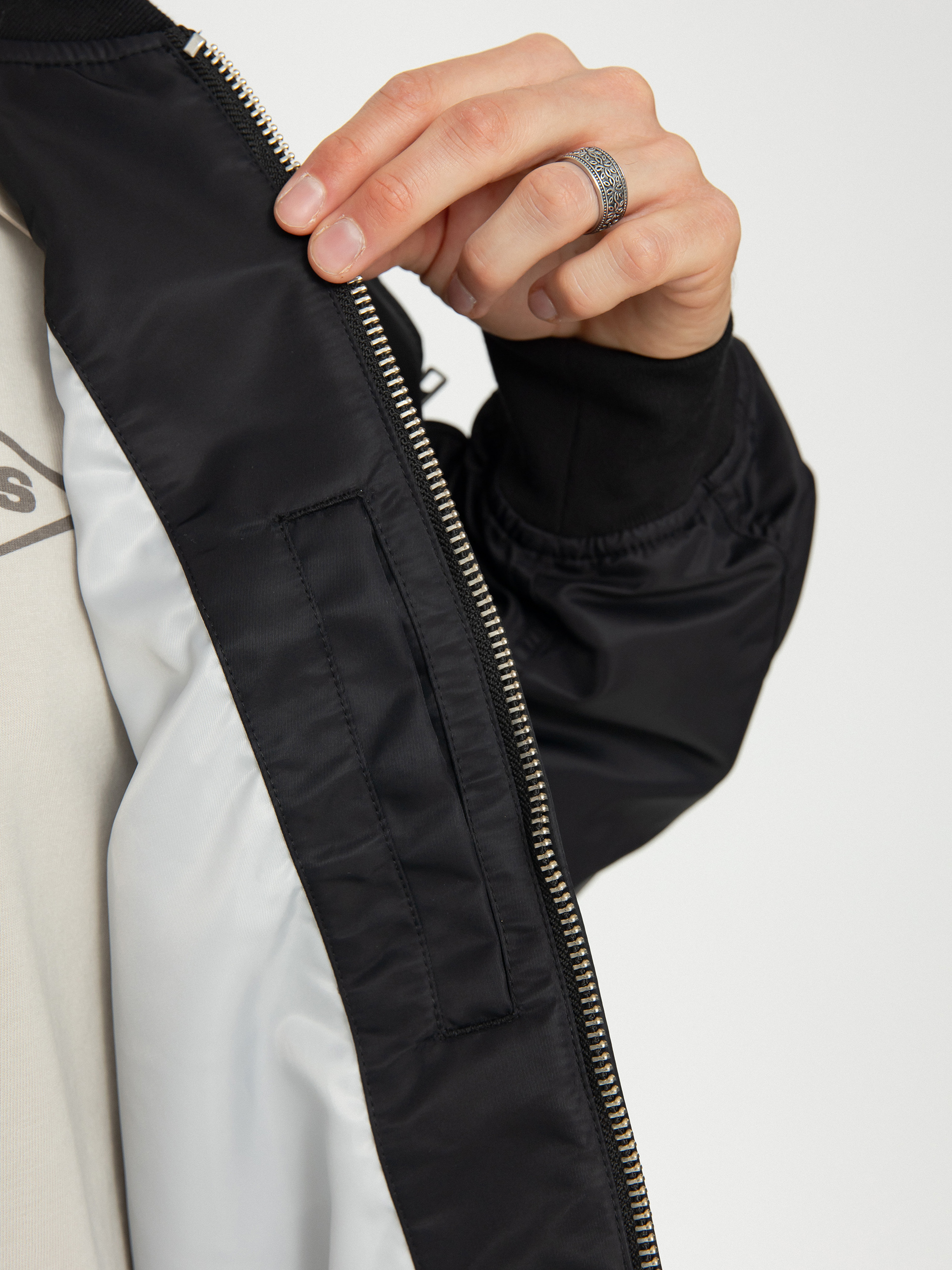 Carhartt WIP Otley Bomber Dzseki (black)