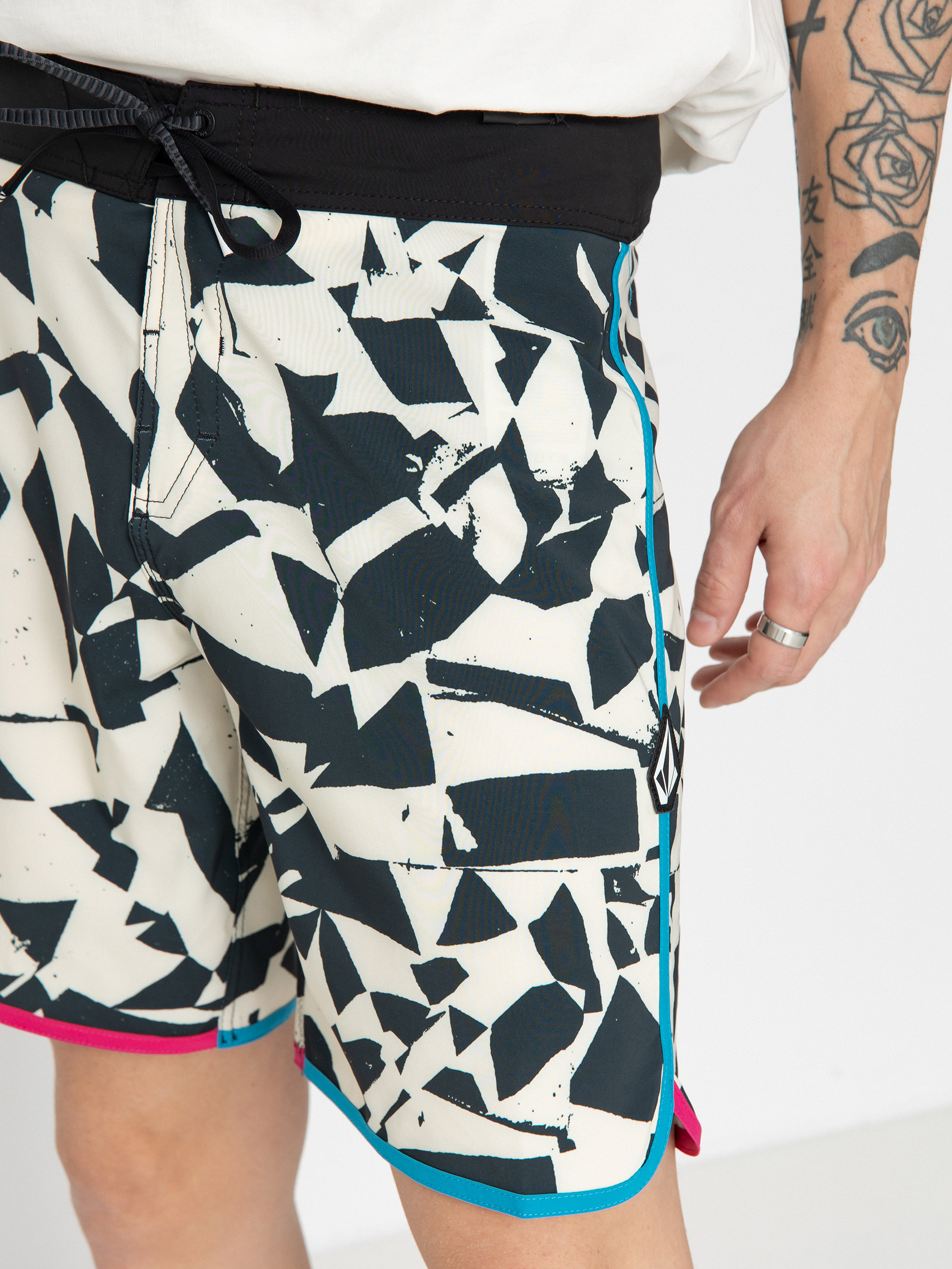 Boardshort Volcom Lido Print Scallop Mod 19 (black white)