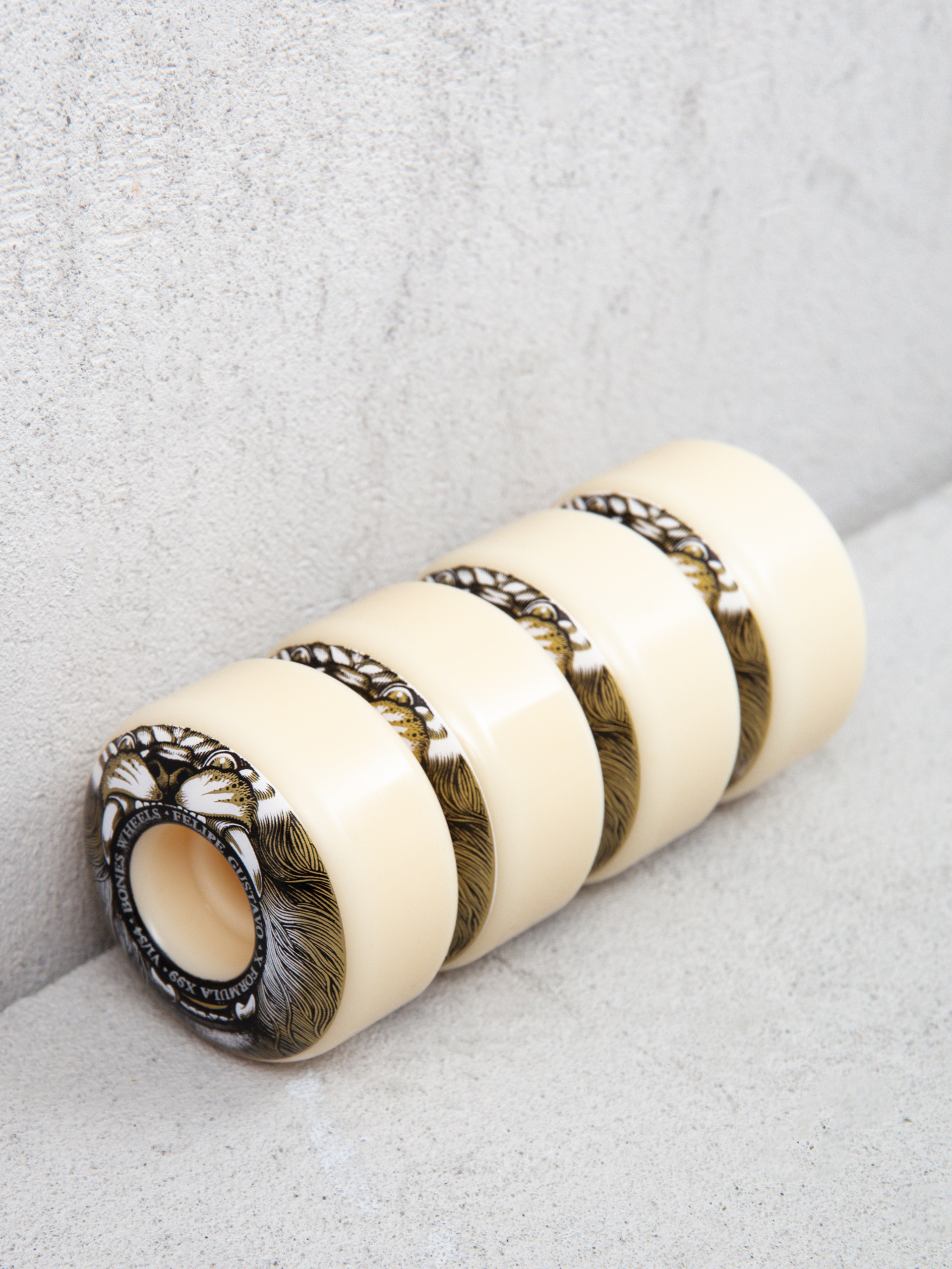 Bones X Formula Gustavo Mane Event V1 Standard 99A Gördeszka kerék (natural/gold/black)