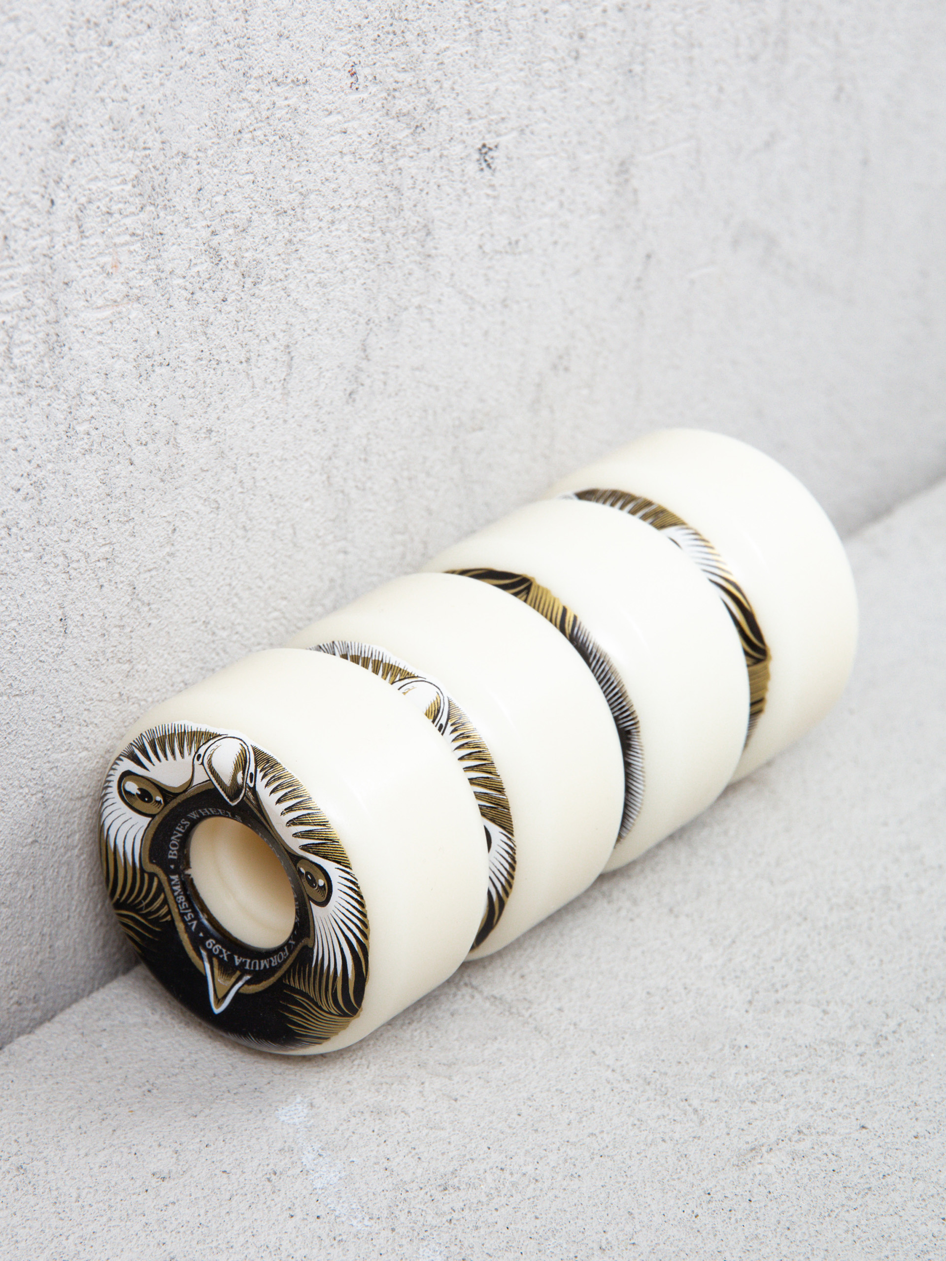 Bones X Formula Hawk Beak & Destroy V5 Sidecut 99A Gördeszka kerék (natural/black/gold)