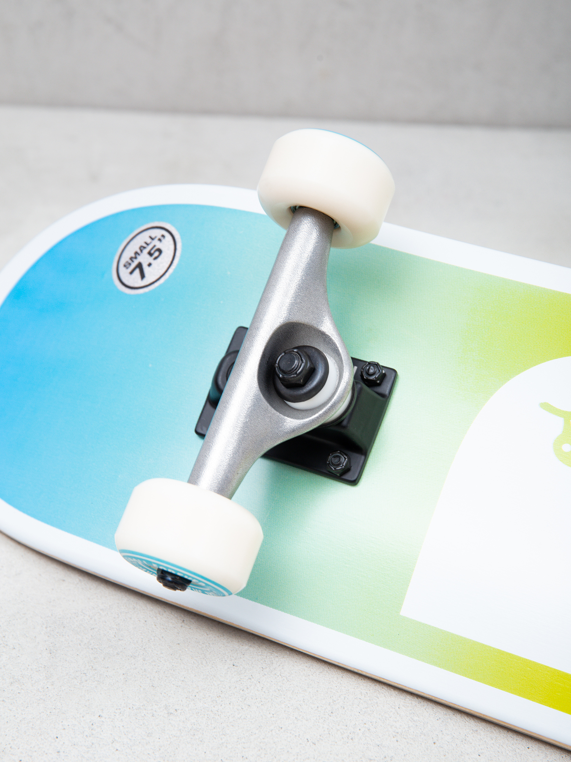 Real Be Free Fade Komplett gördeszka (blue/yellow/pink)