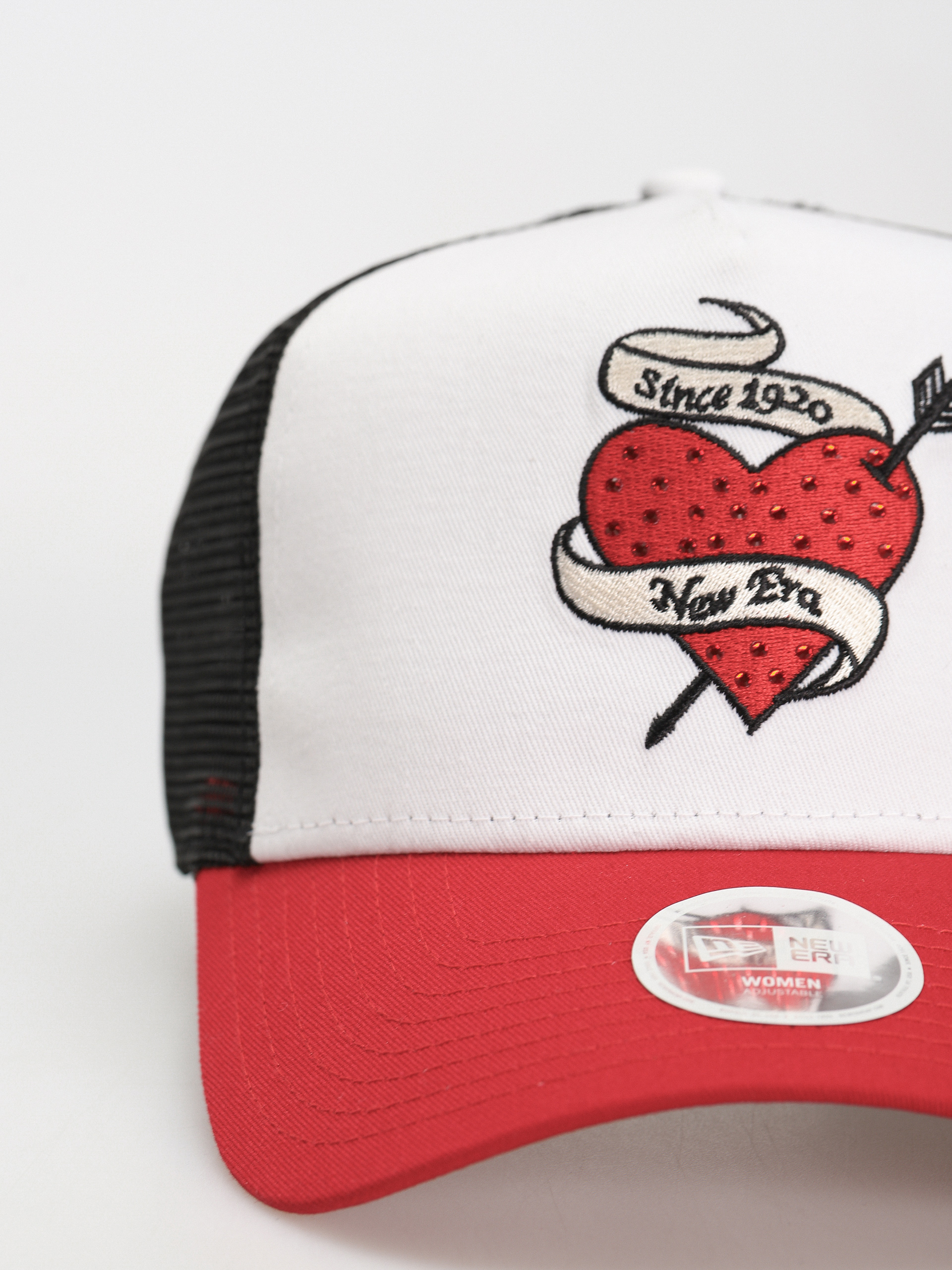 Baseball sapka New Era Rhinestone Trucker Wmn (black/red)