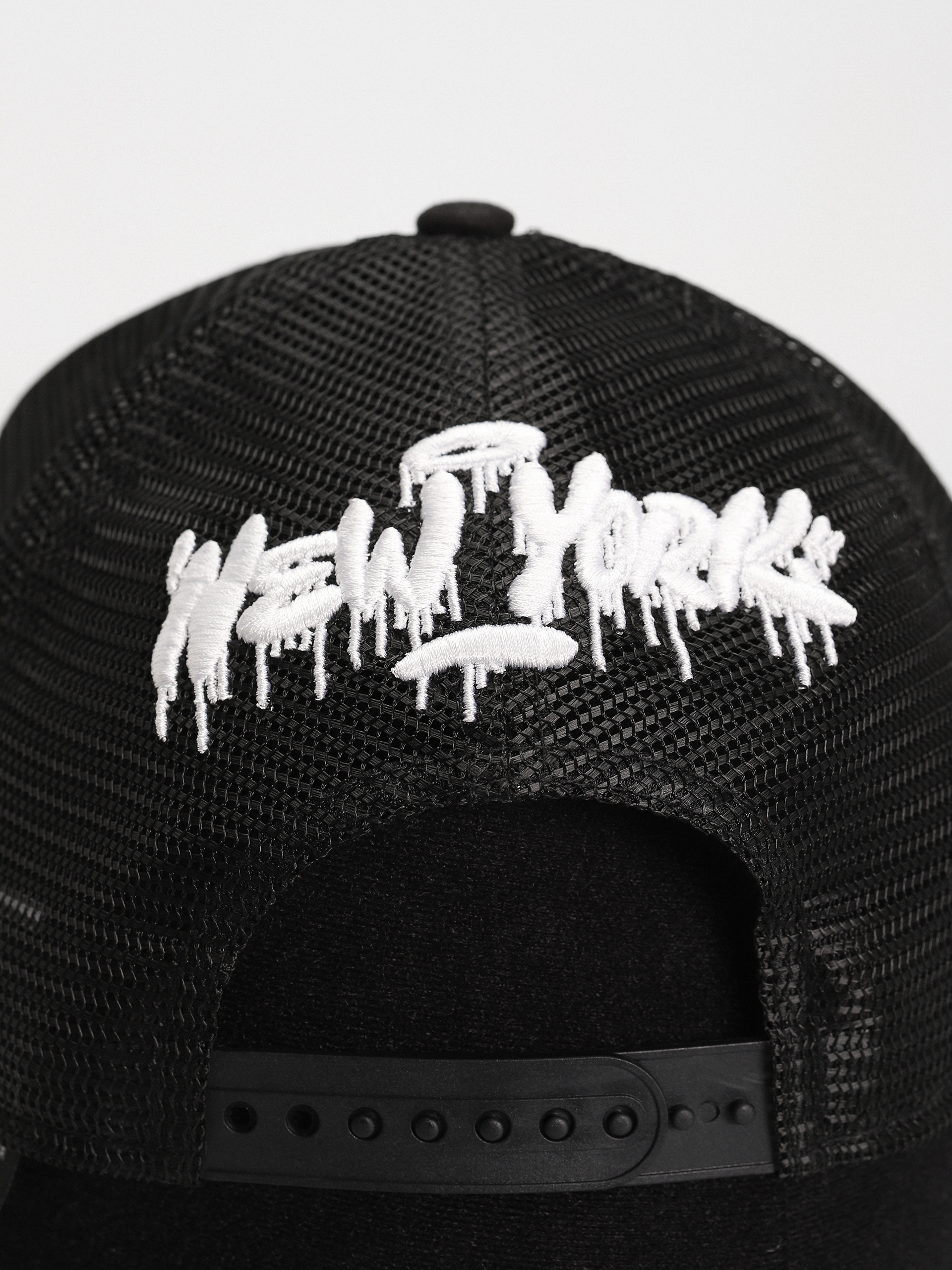 Baseball sapka New Era Graphic Trucker (black/white)